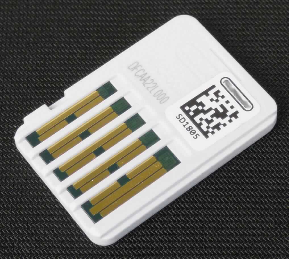 Die "NX 32GB Flash Card", auch als "Nintendo Switch Game Card" bezeichnet, besteht im Wesentlichen aus einer mit einem Flash-Speicher und weiteren passiven diskreten Bauelementen bestückten Leiterplatte in einem gemeinsamen Kunststoffgehäuse mit elektrischer Anschlussvorrichtung in Form einer spezifischen Kontaktleiste.

Details:
- Speicherkapazität: 32 GByte
- Abmessungen (H/B/T): 31 x 21 x 3 mm
- Gewicht: 2 g

Die wiederbeschreibbare Speicherkarte enthält keine Aufzeichnungen und ist zur Datenaufzeichnung 
und Datenwiedergabe nach Anschluss an die Schnittstelle eines spezifischen Gerätes (sog. SDEV und EDEV Entwicklungshardware) bestimmt.

Das Erzeugnis ist als "Halbleiter-Aufzeichnungsträger, nicht flüchtige Halbleiterspeichervorrichtung, ohne Aufzeichnung" einzureihen.

Anlage: 1 Abbildung