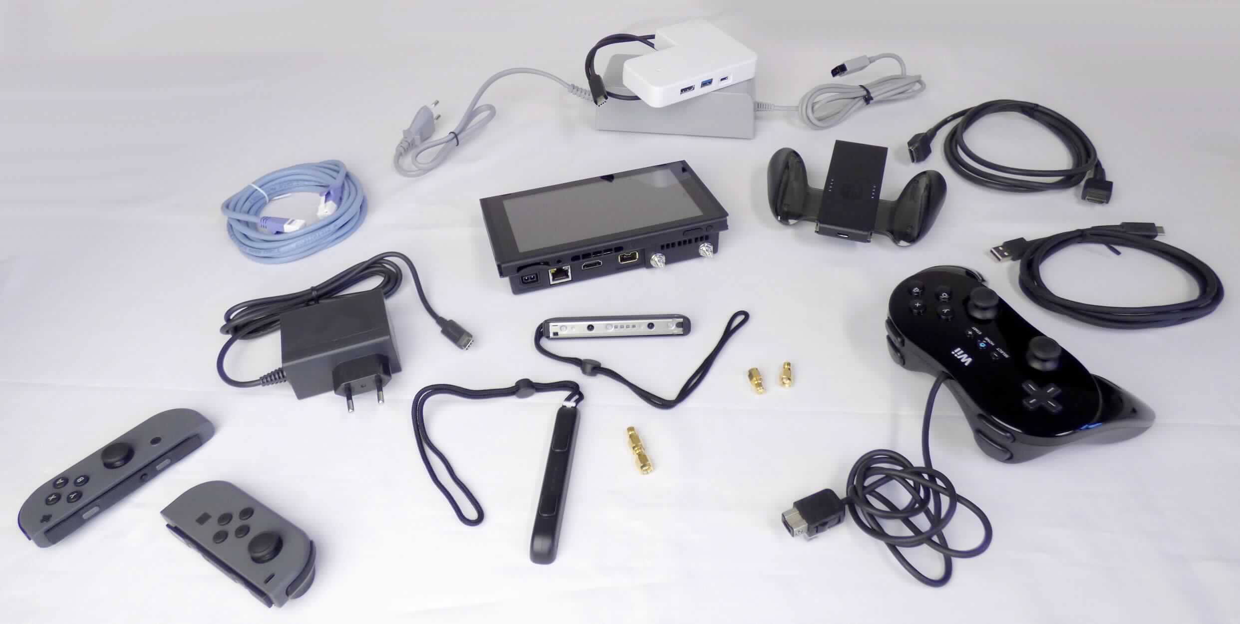 Warenzusammenstellung in Aufmachung für den Einzelverkauf, bestehend aus:
- einem Gerät zur computergestützten Entwicklung von Videospiel-Software (sog. NX 32
  SDEV System Hardware) in Form eines tragbaren Videospielgerätes vom Typ "Nintendo
  Switch" mit eingebautem Videomonitor in einem rechteckigen Kunststoffgehäuse (Größe
  ca. 173 x 101 x 35 mm -BxHxD-) mit Kontroll- und Bedienelementen, je einem Slot für
  sog. MicroSD-Karten bzw. Flash-Speicherkarten (max. 32 GB), Stromversorgungsbuchse,
  LAN-Anschluss (Ethernet), HDMI-Anschluss, Anschlussbuchse für zusätzlichen Controller,
  zwei SMA-Schraubbuchsen sowie Anschluss für einen Erweiterungs-Adapter; mit zwei an
  den Schmalseiten angebrachten Halteschienen für die beiden Switch-Controller;
- zwei akkubetriebenen Controllern in D-förmigen Kunststoffgehäusen (Switch-Controller 
  "Joy-Con"-R bzw. -L; drahtlos), jeweils mit Bedienknöpfen, zwei Schultertasten, Analog-Stick
  sowie seitlich angebrachten Halteschienen;
- einem zusätzlichen Controller (Debug Controller) in einem ergonomisch geformten Kunststoff-
  gehäuse mit Bedienknöpfen, vier Schultertasten, zwei Analog-Sticks, Steuerkreuz und 
  Anschlusskabel;
- zwei textilen Handgelenkschlaufen mit passenden Halteschienen für die Switch-Controller
  (Joy-Con-Straps);
- einer Ladeschale (Joy-Con Charging Grip), ergonomisch geformt, passend zum Einschieben 
  für die beiden Switch-Controller, mit Anschlussbuchse für ein Netzteil bzw. USB-Ladekabel;
- einem Erweiterungsadapter (SDEV-Cradle) in einem L-förmigen Kunststoffgehäuse mit 
  entsprechendem Anschusskabel für das SDEV-Gerät, mit drei USB-Ports, einer HDMI-Buchse,
  sowie Anschluss für ein Netzteil;
- zwei Steckernetzteilen (Gleichrichter) mit Anschlusskabeln;
- einem HDMI-, einem Ethernet- und einem USB-Kabel;
- vier SMA-Schraubsteckern aus Metall;
- einem Falt-Ständer aus Pappe für das SDEV-Gerät sowie
- einer mehrsprachigen Beschreibung.
Charakterverleihender Bestandteil der in einem bedruckten Verkaufskarton verpackten Waren-
zusammenstellung ist das SDEV-Gerät in Form einer "Nintendo-Switch". Es dient dem Spielen
von neuen, computergestützt entwickelten Videospielen für die "Switch", die über Flash-Karten 
oder über Ethernet eingegeben werden. Beim Spielen auftretende Fehler können korrigiert und 
die Spiele dadurch entsprechend modifiziert/optimiert werden.


Die Ware ist als "Videospielgerät, nicht von den Unterpositionen (KN) 9504 2000 bis
9504 4000 erfasst" einzureihen.