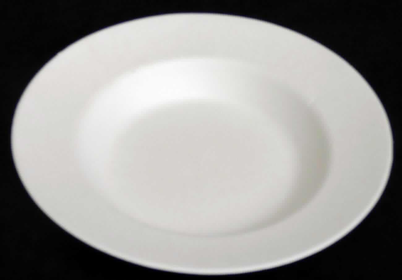 Es handelt sich um einen für den einmaligen Gebrauch bestimmten, weißen, formgepressten Suppenteller (max. Durchmesser etwa 23,0 cm) aus Halbstoff aus Zuckerrohr (lt. Antragstellerin). Auf der Unterseite ist deutlich ein Siebmuster erkennbar.

Abbildung siehe Anlage.

Derartige Waren gehören als "formgepresste Waren aus Papierhalbstoff, andere als Höckerpappe und Kleinverpackungen für Eier" zum TARIC-Code 4823 70 90 00.
