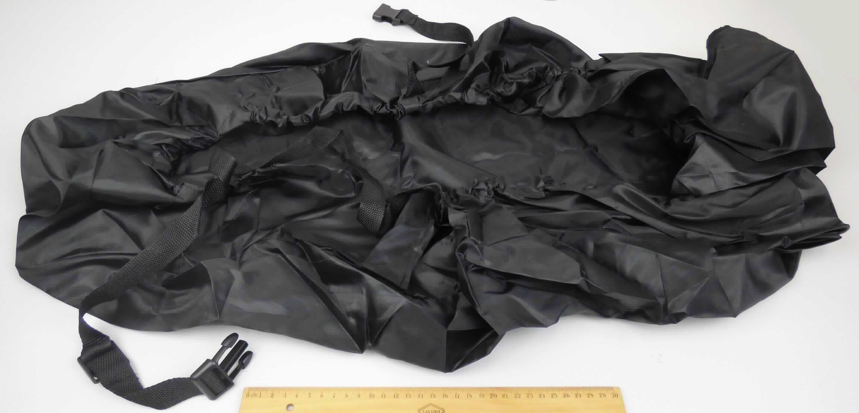 Autositzschonbezug, sog. Vordersitzbezug Seat Guard, Foto siehe Anlage,
- in einem Polybeutel verpackt,
- in Form eines dreidimensional gearbeiteten Bezuges für einen Vordersitz,
- in den Abmessungen von laut Antrag ca. 150 cm x 80 cm,
- aus ca. 0,1 mm dicken, einfarbigen Geweben aus laut Antrag 100 % Nylon (synthetische Chemiefasern),
- an den Rändern elastisch verengt,
- mit einem angenähten, längenverstellbaren Band mit Klickverschluss aus Kunststoff zur Befestigung am Autositz 
  ausgestattet,
- auf beiden Seiten mittig mit zwei aufgesetzten, offenen Taschen versehen,
- durch Zusammennähen konfektioniert,
- dient laut Antrag als Bezug für den Beifahrersitz zum Schutz vor Schmutz, Tierhaaren und Feuchtigkeit,
- wird als Zubehör für Autositze nicht vom Warenkreis der Position 9401 erfasst,
- nach Art der Ware keine den Bettausstattungen ähnliche Ware der Position 9404.

"Andere Ware zur Innenausstattung (Autositzschonbezug), aus Spinnstoffen, keine Ware der Position 9404, 
 aus Geweben, aus synthetischen Chemiefasern"