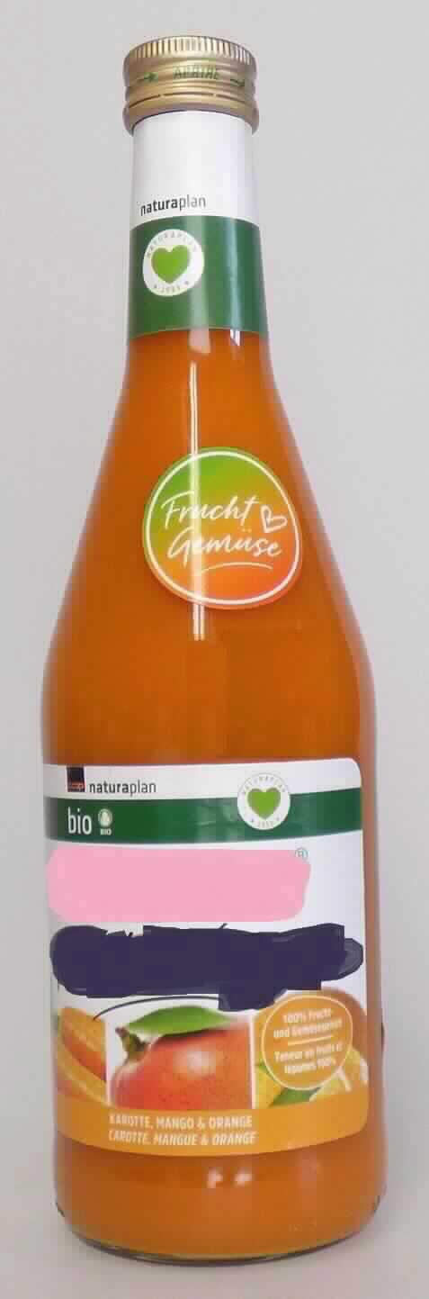 Frucht-Gemüse-Direktsaftcocktail mit Fruchtpüree.

Antragsangaben (als zutreffend unterstellt): Zusammensetzung: Karottensaft (40 %), Mangopüree (30 %), Orangensaft (30 %), Zitronensaft.

Beschaffenheit des vorgelegten Warenmusters: Original-Glasflasche mit einem Nettoinhalt von 500 ml, darin eine orangefarbene, trübe Flüssigkeit mit deutlichem Anteil an fein verteiltem Püree. Geschmack: süß, säuerlich, fruchtig und nach Karotte.
Alkohol (gemäß Angabe): nicht enthalten. Erzeugnisse bzw. Fette aus Erzeugnissen der Positionen 0401 bis 0404 (gemäß Angabe): nicht enthalten. Saccharose oder Invertzucker (gemäß Angabe): enthalten.

Nicht alkoholhaltiges Getränk, anderes als in den UPos 2202 1000 bis 2202 9915 der KN genannt, Zucker (Saccharose oder Invertzucker) enthaltend, andere.