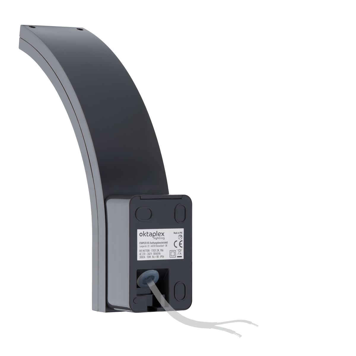 Bei der sog. LED Außenwandleuchte Rio handelt es sich um eine etwa 26 cm hohe Wandleuchte aus einem schwarzen, etwa 7 cm breiten Kunststoffgehäuse, welches oberhalb der etwa 6 cm tiefen Wandbefestigung einen im 1/8-Kreisbogen nach vorn geneigten Leuchtenkopf aufweist. In diesem ist ein Diffusor aus weißem, transluzentem Kunststoff nach unten ausgerichtet. Darunter sind die LED-Lichtquellen und die elektrische Ausstattung fest verbaut. Weitere Ausführungen unterscheiden sich in der Farbtemperatur.

Die Ware wird mit Befestigungsmaterial in einem Karton angeboten.

Das Erzeugnis ist als "elektrischer Beleuchtungskörper, Wandleuchte, anderweit weder genannt noch inbegriffen, ausschließlich zur Verwendung mit LED-Lichtquellen bestimmt, aus Kunststoff, andere als für zivile Luftfahrzeuge" einzureihen.