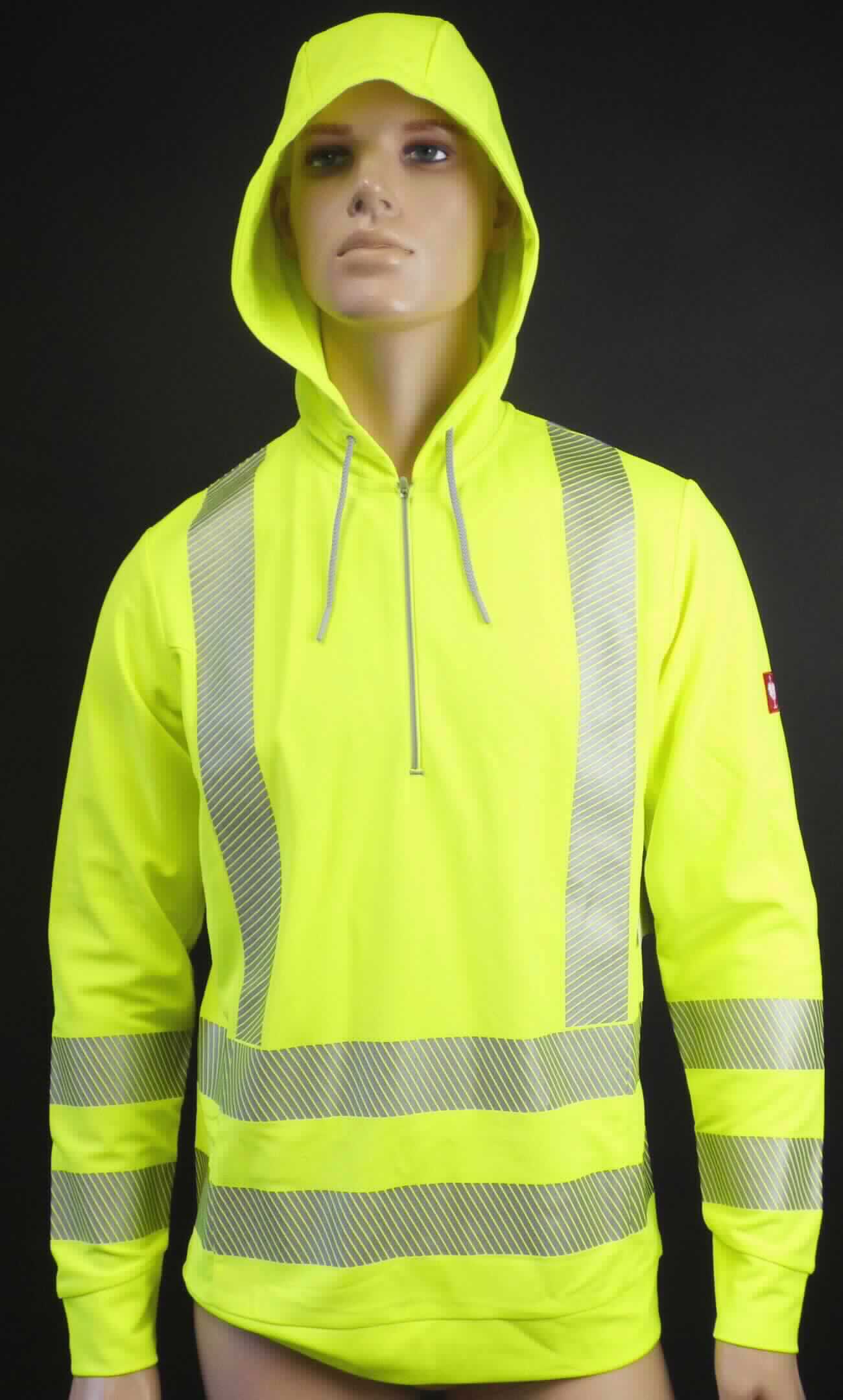 Hemdbluse, sog. Warnschutz Funkt.Hoody - Longsleeve UV, Art.Nr. 8468939, Größe S, Foto siehe Anlage,
- in einem Polybeutel verpackt,
- aus ca. 0,7 mm dicken, einfarbigen Gewirken aus laut Antrag 100 % Polyester; mit durchschnittlich mehr
  als 10 Maschen je linearen Zentimeter in jeder Richtung,
- über den Schritt reichend (Rückenlänge: ca. 72 cm),
- mit einer angesetzten Kapuze mit Tunnelzug,
- vorn mit einer nicht durchgehenden Öffnung mit einem bis an den Kapuzenrand reichenden Reißverschluss,
- ohne Hinweise auf den Trägerkreis (unisex),
- mit langen Ärmeln; mit doppelt gearbeiteten, leicht verengenden Bündchen, 
- mit aufgedruckten, reflektierenden Streifen,
- am unteren Rand mit einem ca. 5 cm breiten, angesetzten, nicht verengenden Bund,
- den Hemden für Männer entsprechend zugeschnitten.

"Hemdbluse, aus Gewirken, für Frauen, aus Chemiefasern"