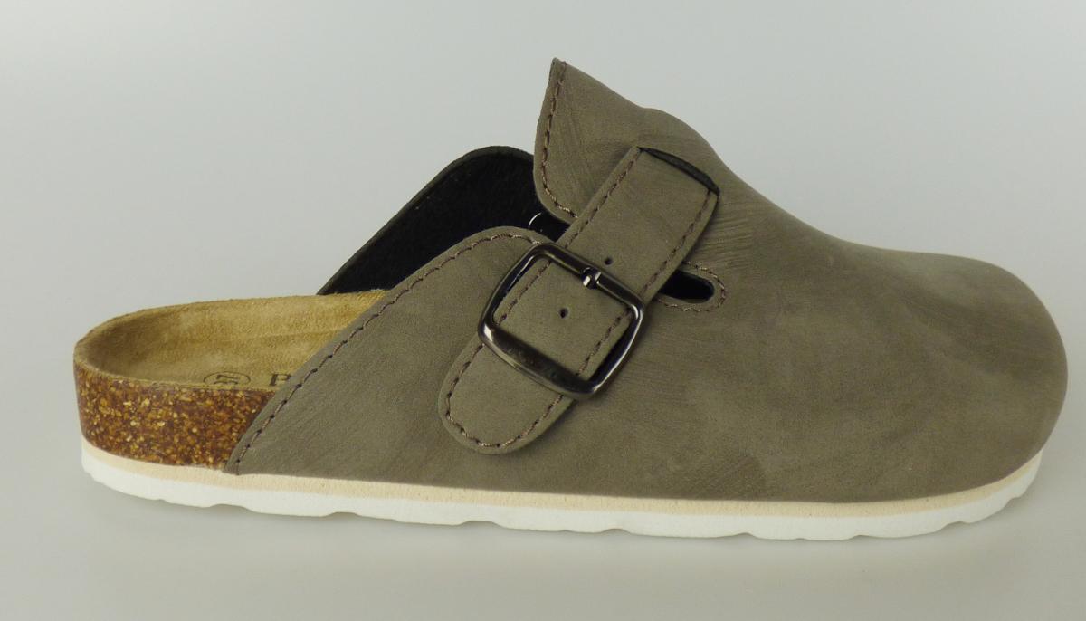 Clogs, sog. Bio Sandale / Björndal, Größe 37, Foto siehe Anlage
- mit Laufsohlen aus laut Antrag Kunststoff,
- mit Oberteil (geschlossenes Blatt) aus Kunststoff (Spinnstoff mit einer mit dem bloßen Auge  
  wahrnehmbaren Außenschicht aus Kunststoff),
- über dem Spann mit einem Riegel mit seitlichem Schnallenverschluss,
- ohne Metallschutz in der Vorderkappe,
- nicht den Knöchel bedeckend,
- mit einer Länge der Innensohle von ca. 24,6 cm.
- nicht als Männer- oder Frauenschuhe erkennbar.

"Schuhe, andere als in der Position 6401 genannte, mit Laufsohlen und Oberteil aus Kunststoff
 andere als in den Unterpositionen (KN) 6402 1210 bis 6402 9950 genannte, mit einer Länge der
 Innensohle von mehr als 24 cm, nicht als Männer- oder Frauenschuhe erkennbar"