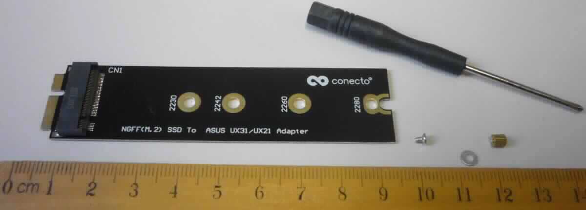 Conecto Zenbook Adapter Art. Nr. SA-CC20049 (Abbildung siehe Anlage)
- in Form einer mehrlagigen gedruckten Schaltung mit im Druckverfahren aufgebrachten 
  Leiterbahnen sowie zwei nicht gedruckten Anschlussstücken,
- zum Einstecken einer Festplatte mit M.2 Anschluss nach dem Einsetzen des
  Adapters in ein Notebook,
- zusammen mit Beipack (Schraubendreher und Befestigungsmaterial) in
  einer gemeinsamen Verkaufsumschließung.
Der Adapter bestimmt den Charakter des Ganzen.

"Gedruckte Schaltung, nur mit Leiterbahnen oder Kontakten, Mehrlagenschaltung,
 in Warenzusammenstellung, in Aufmachung für den Einzelverkauf mit nicht
 charakterbestimmendem Beipack"