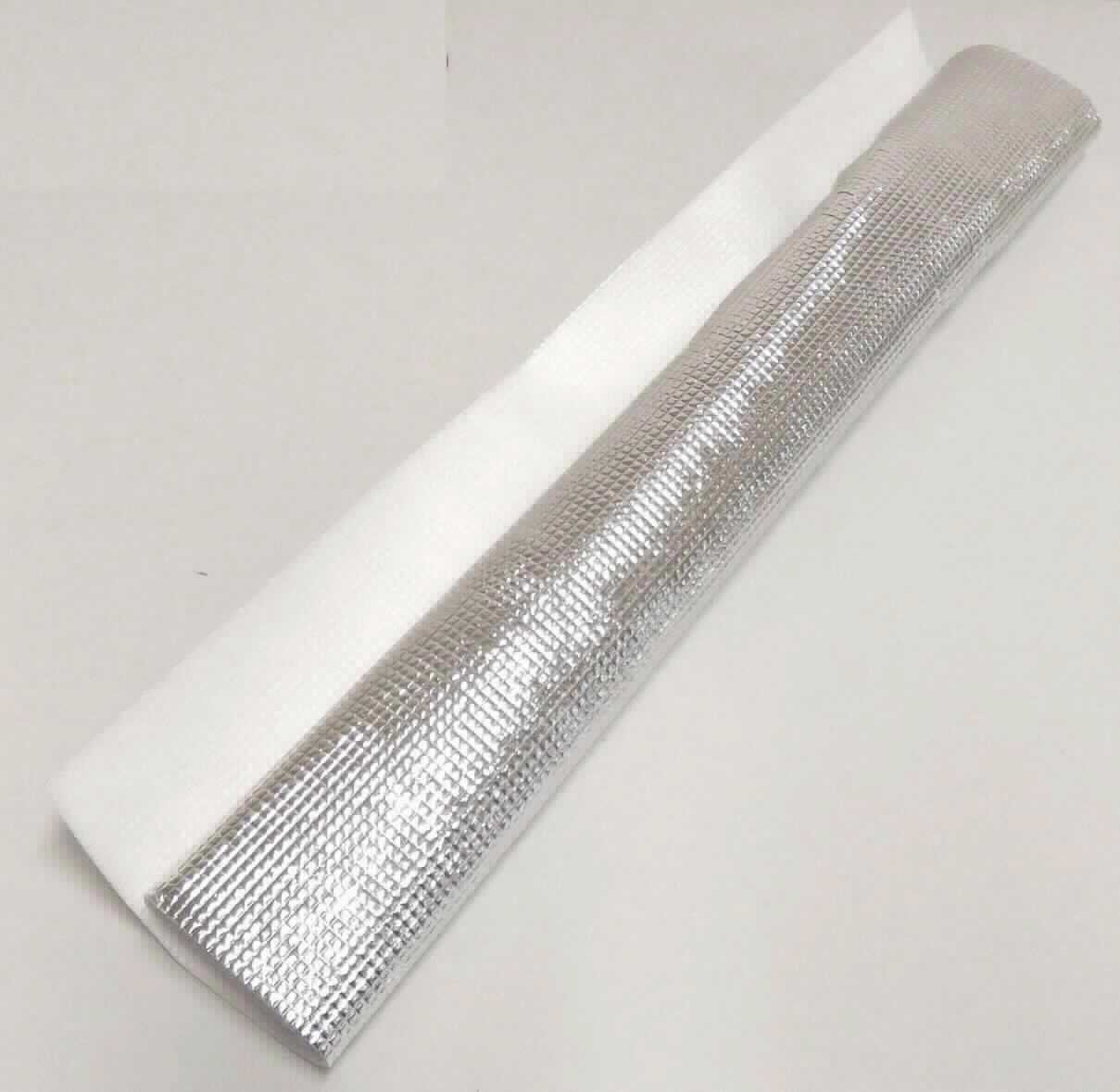 Nach den Angaben des Antragstellers handelt es sich um eine Heizkörper Reflektionsfolie. Die Laboruntersuchungen ergaben, dass eine zweilagige Folie vorliegt. Die eine Seite besteht aus zelligem Polyethylen und bildet die dickste Lage und die andere Seite besteht aus einer dünnen PET-Folie, die mit Aluminium bedampft ist. Im Hinblick auf die Bedeutung für die Verwendung als Heizkörperreflektionsfolie sind beide Lagen gleichermaßen bedeutend, die Ware wird daher nach der dicksten Lage eingereiht.

Die Ware ist als andere Folie aus Zellkunststoff in den TARIC-Code 3921 1900 99 des Zolltarifs einzureihen.