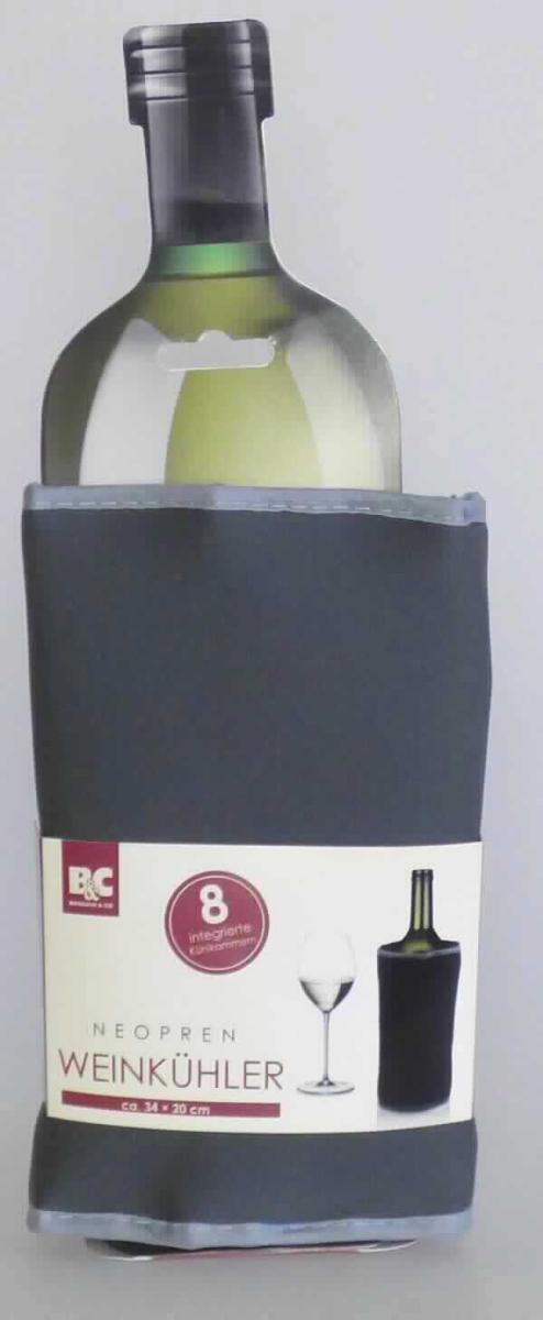 Angaben des Antragstellers:
Weinkühler - Neopren Weinkühler mit praktischem Klettverschluss und 8 integrierten Kühlkammern. Einfach im Kühlfach vorkühlen und dann um die Flasche legen und mit dem Klettverschluss verschließen.

Untersuchungsergebnisse an einem Warenmuster:
Flaschenkühler, bestehend aus einem dunkelgrauen, konfektionierten, kautschutierten Gewebe mit Klettverschluss (Abmessungen: ca. 35 x 21,5 cm), auf dessen Innenseite sich eine Kunststofffolie mit acht Kammern befindet, die mit einem farblosen Gel gefüllt sind.

Befund:
Chemische Erzeugnisse oder Zubereitungen, überwiegend aus organischen Verbindungen bestehend, anderweit weder genannt noch inbegriffen: andere