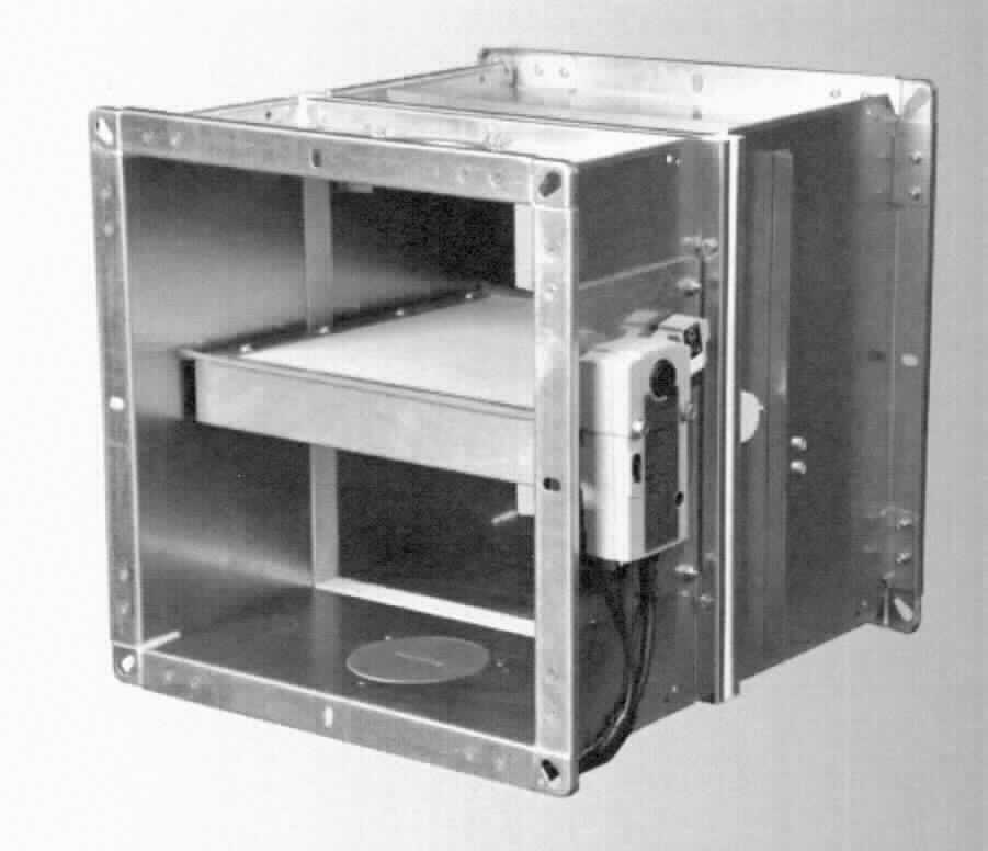 Sicherheitsventil in Form einer Brandschutzklappe, 
aus einem verzinkten Stahlblechgehäuse mit angeformten Anschlussflanschen, Inspektionsöffnungen und einer integrierten Absperrklappe aus glasfaserbewehrtem Leichtbeton, mit umlaufenden Brandschutzdichtungen und einer thermischen Auslösevorrichtung mit einem Schmelzlotmechanismus. 
Die Brandschutzklappe wird ein- oder beidseitig an Belüftungsrohrleitungen angeschlossen und sperrt beim Schmelzen des Lotes die Luftzufuhr.  

Das Erzeugnis wird "als Armatur für Rohr- oder Schlauchleitungen, Sicherheitsventil, aus Stahl, nicht für bestimmte Luftfahrzeuge" eingereiht.