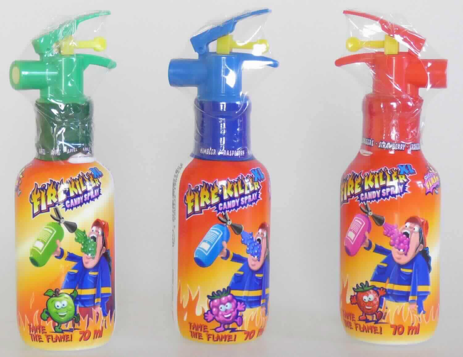 Gezuckerte und aromatisierte Flüssigkeit.

Antragsangaben (als zutreffend unterstellt): Fire Killer Candy Spray XL. Gezuckerte und aromatisierte Flüssigkeit in einer Plastiksprühflasche in Form eines Feuerlöschers. Geschmacksrichtungen: Apfel, Erdbeere, Himbeere. Zutaten: Glukose-Fruktose-Sirup 60 %, Wasser 36,36 %, Citronensäure 2,5 %, Äpfelsäure 0,5 %, Aromen 0,6 %, Kaliumsorbat 0,04 %.

Beschaffenheit des vorgelegten Warenmusters: umlaufend etikettierte Sprühflasche mit einer Pump-Sprayvorrichtung in Form eines Feuerlöscheraufsatzes. In den Flaschen befindet sich jeweils eine farblose, klare, leicht bewegliche, unmittelbar trinkbare Flüssigkeit, süß, sauer und aromatisiert schmeckend.

Alkohol (gemäß Angaben): nicht enthalten
Zucker und Aromastoffe (gemäß Angaben): enthalten

Es handelt sich bei der Ware um eine unmittelbar trinkbare, für den menschlichen Genuss bestimmte Flüssigkeit. Sie ist damit als Getränk in das Kapitel 22 der KN einzureihen.

Wasser, einschließlich Mineralwasser und kohlensäurehaltiges Wasser, mit Zusatz von Zucker, anderen Süßmitteln oder Aromastoffen.