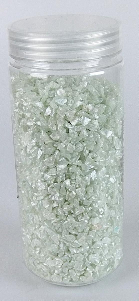 Angaben:
Glasgranulat mit ca. 4 mm Durchmesser.

Warenbeschaffenheit:
Weiße Granalien in farbloser Kunststoffdose mit Schraubverschluss verpackt.

Befund:
Glasfritte und anderes Glas in Form von Pulver, Granalien, Schuppen oder Flocken.