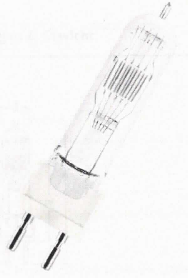 Halogen Studiolampe 93723 1200 W 80 V (Abbildung s. Anlage),
- aus einem mit Halogen gefüllten Glaskolben mit mehreren Wolframwendeln und zwei 
  Kontaktstiften (2pin Sockel), Gesamtlänge ca. 120,7 mm, Durchmesser 22 mm, 
- für eine Betriebsspannung von 120 bis 240 Volt bei einer Leistung von 1200 Watt, 
- verpackt in einem Pappkarton,
- zur Verwendung als Leuchtmittel.

"Elektrische Wolfram-Halogen-Glühlampe, nicht von der für Krafträder oder andere Kraftfahrzeuge verwendeten Art, für eine Spannung von mehr als 100 Volt"