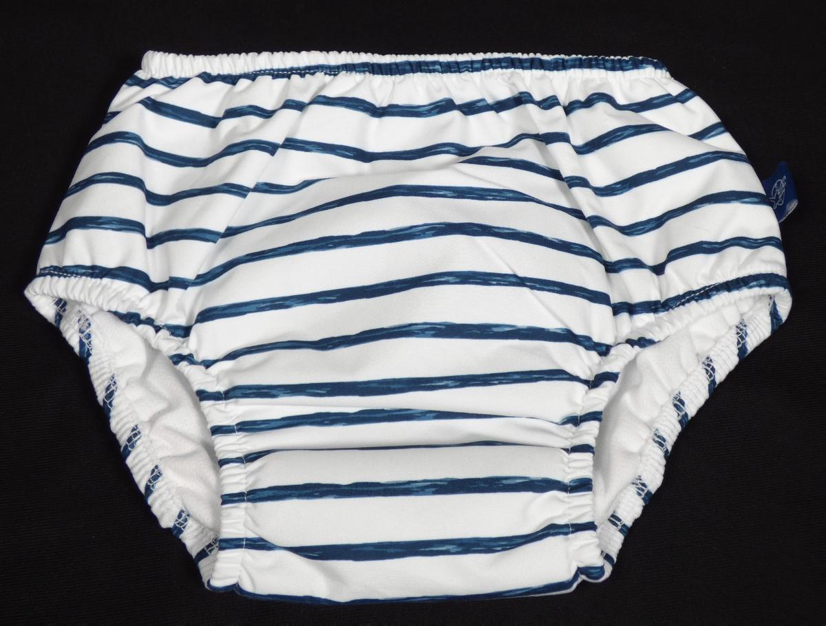 Kleidung für Kleinkinder, sog. Schwimmwindel für Kleinkinder, für Kinder im Alter von 6, 12 und 18
Monaten (entspricht den Größen 68, 80 und 86) Foto siehe Anlage,
- in einem Polybeutel verpackt, veranschaulicht durch ein Warenmuster für Kinder im Alter von
  36 Monaten (entspricht Größe 98),
- aus ca. 0,2 mm dicken, bedruckten, einseitig (Innenseite) mit Kunststoff (kein Zellkunststoff) 
  überzogenen Geweben der Position 5903 aus laut Antrag 100 % Polyester (synthetische
  Chemiefasern),
- durchgehend gefüttert; zusätzlich vorn und im Gesäßbereich mit einem eingearbeiteten, 
  annähernd rechteckigen Zuschnitt aus Schlingengewirken (sog. Windeleinlage),
- in der Taille abschließend,
- ohne Öffnung und ohne Verschluss,
- an allen Rändern durch Umschlagen und Festnähen gesäumt sowie elastisch verengt,
- das Kleidungsstück lässt nach Schnitt, Material und Ausstattung erkennen, dass es dazu
  bestimmt ist, ausschließlich oder hauptsächlich als Badekleidung (Badehose) getragen zu
  werden (somit keine Windel),
- ist für Kleinkinder mit einer Körpergröße von bis zu 86 cm bestimmt.

"Kleidung für Kleinkinder (Badehose), aus Geweben, aus synthetischen Chemiefasern"