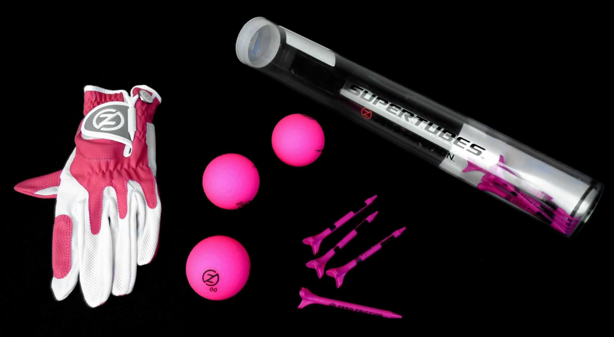 Ausrüstungsgegenstände für den Golfsport in Form einer Warenzusammenstellung, sog. "Warenzusammenstellung von Ausrüstungen für den Golfsport", bestehend aus
- drei neonpinkfarbenen Golfbällen mit hemispährischen Rillen
-- mit einem Durchmesser von ca. 43 mm und einem Gewicht von ca. 45,5 g
- zehn sog. Golf-Tees (Abschlaghilfen)
-- aus pinkfarbenem Kunststoff gefertigt
-- mit einer Länge von ca. 7 cm
- einem Fingerhandschuh für die linke Hand (sog. Golfhandschuh)
-- überwiegend aus pinkfarbenem Zellkunststoff gefertigt, der mit einem undichten Gewirke
   unterlegt ist, und aus weißen Netzgewirken
-- mit einer aufgesetzten Verstärkung aus Leder an der Handkante
-- mit einem Klettverschluss ausgestattet
-- mit einer am Klettverschluss angenähten Schlaufe, in der ein weiteres, ca. 4,5 cm langes
   "Tee" steckt
- Bälle, "Tees" und Handschuh dienen der Ausübung des Golfsports
- gemeinsam in einer stabilen Kunststoffröhre für den Einzelverkauf aufgemacht.

Auf Grund des Werts bestimmt der Handschuh den Charakter der Warenzusammenstellung; 
auf Grund des Umfangs die Bälle und die Tees der Position 9506. Da kein charakterverleihender 
Bestandteil ermittelt werden kann, erfolgt die Einreihung in Anwendung der AV 3 c) in die zuletzt 
in Betracht kommende Position der KN. Auf Grund des Werts sind die Golfbälle gegenüber den 
"Tees" innerhalb der Position 9506 charakterbestimmend.

Die Warenzusammenstellung ist als "Ausrüstungsgegenstände für den Golfsport, in Kapitel 95 
anderweit weder genannt noch inbegriffen, Bälle" einzureihen.