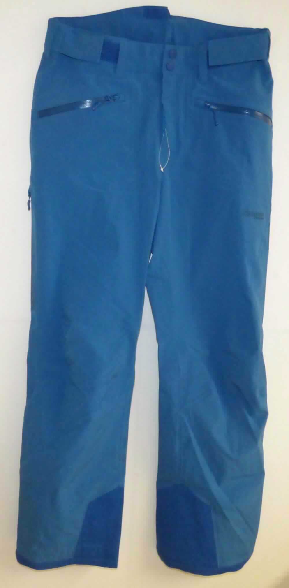 Lange Hose, sog. Oppdal Lady Pants, Art. 6145, Größe S, Foto siehe Anlage,
- aus ca. 0,4 mm dicken, einfarbigen, einseitig (Innenseite) mit dem bloßen Auge wahrnehmbar mit Kunststoff 
  (laut Antrag Polyurethan) überzogenen Geweben der Position 5903 aus laut Antrag 83 % Polyester und 
  17 % Elasthan (beides synthetische Chemiefasern),
- durchgehend leicht gefüttert,
- in der Taille abschließend, mit einem angesetzten, teilweise elastischen Bund mit Gürtelschlaufen und seitlich mit 
  Klettverschlussriegeln zu verengen,
- vorn mit einer Öffnung mit Reißverschluss und Patte von links über rechts (Männerkleidung), die im Taillenbund
  mit zwei Druckknöpfen geschlossen wird,
- mit vier eingesetzten Taschen mit Reißverschluss,
- mit knöchellangen Hosenbeinen; an den Beinabschlüssen mit einer ca. 29 cm hochreichenden Öffnung mit 
  Reißverschluss; an den Beinabschlüssen mittels Klettverschluss zu verengen; innen mit einem eingenähten 
  Schneefang ausgestattet.

"Kleidung (lange Hose) aus Erzeugnissen der Position 5903, aus Geweben, für Männer"