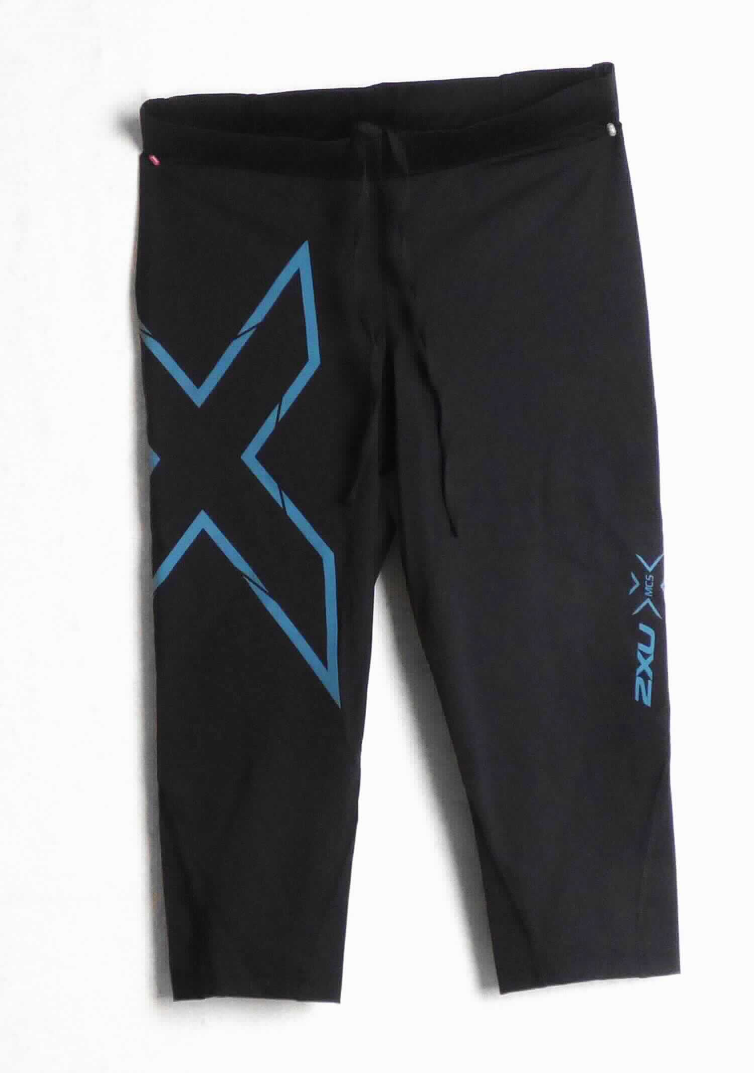 Lange Hose, sog. Funktionshose, Größe S, Foto siehe Anlage,
- aus ca. 0,4 mm dicken, einfarbigen Gewirken aus laut Antrag 72 % Nylon und 28 % Elasthan (beides synthe-
  tische Chemiefasern),
- in der Taille abschließend, mit einem angesetzten, elastischen Taillenbund mit Tunnelzug,
- ohne Öffnung und ohne Verschluss, ohne Hinweise auf den Trägerkreis (unisex),
- hinten mit verschiedenen ein- und aufgesetzten Taschen,
- mit 3/4-langen Hosenbeinen, die die Knie vollständig bedecken (Seitenlänge: ca. 62 cm),
- an den Beinabschlüssen durch Umschlagen und Festnähen gesäumt. 

"Lange Hose, aus Gewirken, für Frauen, aus synthetischen Chemiefasern"