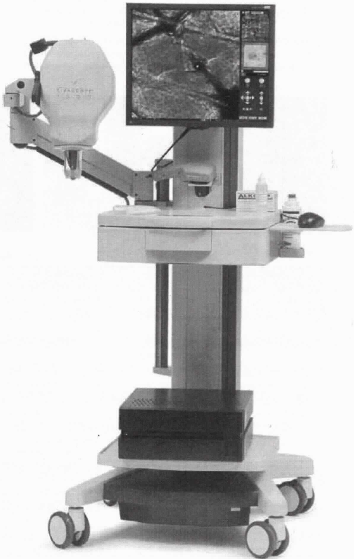 So genanntes Konfokales Laser-Scanning-Mikroskop, in zwei verschiedenen Ausführungen (Handgerät tragbar bzw. nicht tragbares Gerät - beide sind Bestandteil eines kompletten Systems, vZTA DE 12853/2015), im Wesentlichen bestehend aus einem optischen System mit Scankopf aus Laser, Detektor, Objektiv (Linse und Spiegel zur Umlenkung des Laserstrahls) und einer Schaltplatine zur Steuerung der X-/Y- und Z-Motoren, des Polygonspiegels und des Galvonometerantriebs (Galvo) sowie zum Triggern des Signaltaktes zum Abgreifen der Lichtpunkte am Detektor. 
Mit dem Mikroskop können feingewebliche Schichtaufnahmen der Haut direkt am Patienten ("optischen Biopsie") gemacht werden. Dabei trifft ein Lichtstrahl einer externen Laserlichtquelle (nicht Gegenstand dieser vZTA-Entscheidung) im nahen Infrarotbereich (830 nm) auf die zu untersuchende Hautpartie und wird von dieser reflektiert. Die Haut wird in Form von Bildstapeln gescannt, die sich im Rechner (ebenfalls nicht Gegenstand dieser vZTA-Entscheidung) übereinander legen lassen, um gefärbte Strukturen dreidimensional zu rekonstruieren.
Die Ware wird als "optisches Mikroskop, nicht von den Unterpositionen (KN) 9011 1010 bis 9011 2090 erfasst" eingereiht.