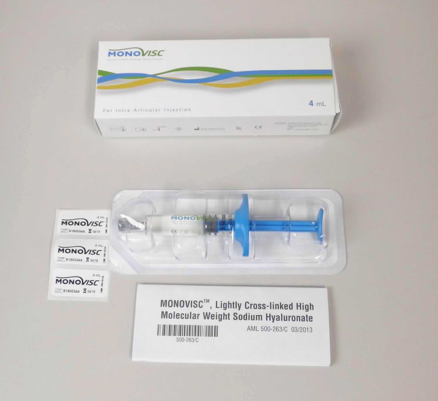 Arzneiware; Injektionslösung

Laut den vorgelegten Informationen (Warenprobe, Infoblatt und Gebrauchsinformation) handelt es sich bei der Ware um eine viskoelastische sterile wässrige Lösung von Natriumhyaluronat zur intraartikuären Injektion in Synovialgelenke zur Behandlung von Arthrose im Rahmen einer Einzelinjektionstherapie.
In einem bunt bedruckten Faltkarton liegt neben einer mehrsprachigen Gebrauchsanweisung und drei Etiketten eine sterile Einmal-Glasspritze mit 4 mL Inhalt steril verpackt vor. Die mehrsprachige Gebrauchsanweisung enthält neben den Angaben zum Anwendungsgebiet Informationen über die genaue Zusammensetzung, die Dosierung und die Art der Anwendung. Zusätzlich werden Hinweise zum Gebrauch, zu Neben- und Wechselwirkungen und zur Wirkungsweise gegeben. 

Die Ware ist als Arzneiware zu therapeutischen Zwecken, dosiert und in Aufmachung für den Einzelverkauf, in die Unterposition 3004 9000 der Kombinierten Nomenklatur einzureihen.