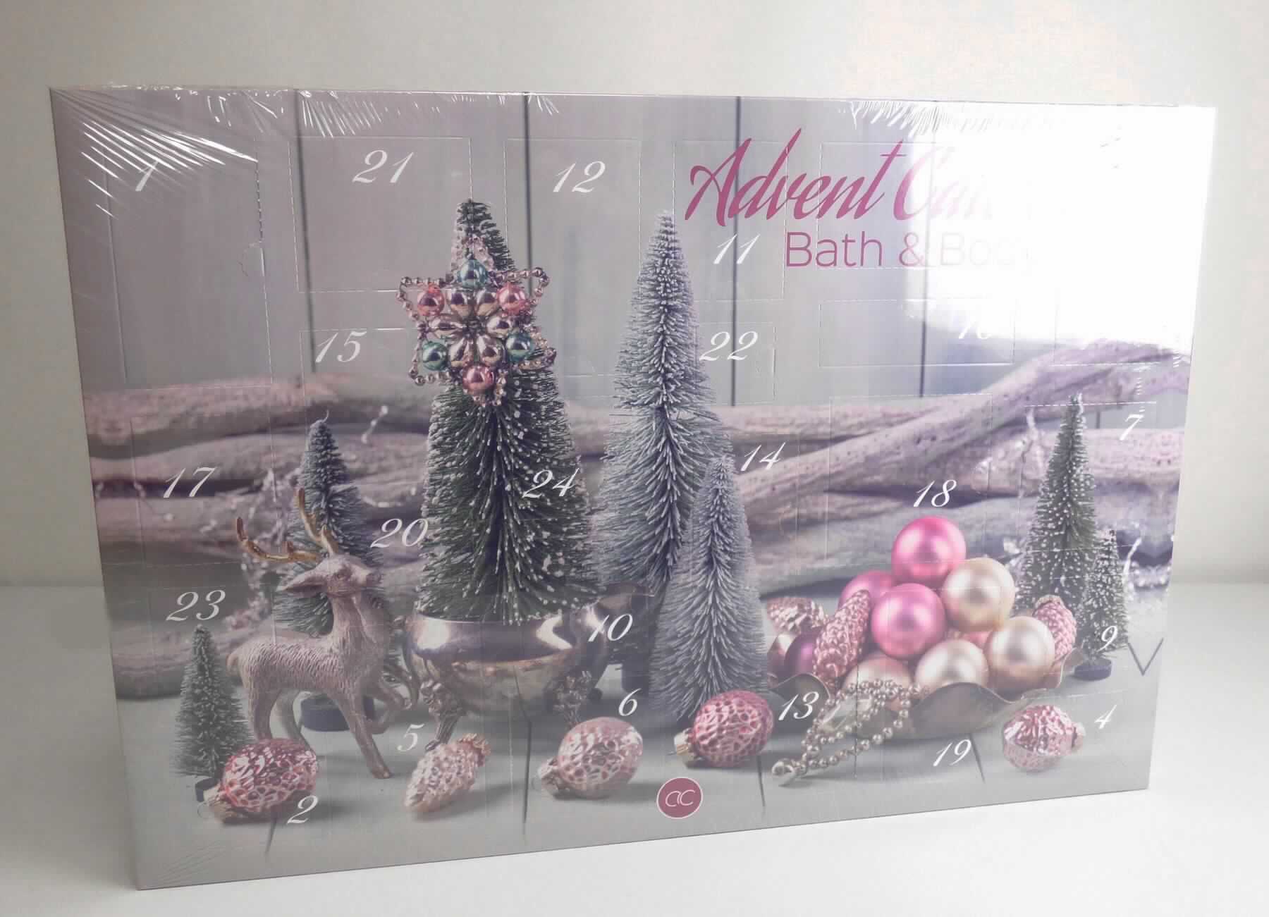 Wellness-Set Adventskalender

Bei der vorliegenden Ware handelt es sich um einen Adventskalender, bestehend aus einem bunt
bedruckten Pappfaltkarton (Maße ca. 55 x 38 x 4 cm), der mit verschiedenen
Produkten zur Körperpflege gefüllt und für den Einzelverkauf aufgemacht ist. Die
einzelnen Bestandteile befinden sich in einer Tiefziehschale aus durchsichtigem
Kunststoff und können durch Perforationen in der Pappe entnommen werden.
Bei der Ware handelt es sich um eine Warenzusammenstellung mit dem
gemeinsamen Bedarf der Körperpflege.

Die Zusammenstellung beinhaltet:
1.	Duschgel; 30 ml
2.	Badestein; 50 g
3.	Fußlotion; 30 ml
4.	Badekonfetti; 2 x 3,5 g
5.	Hand- und Nagelcreme; 30 ml
6.	Badesalz; 30 g
7.	Seife; 25 g
8.	Badekavier; 8 g
9.	Badestein, Badfizzer; 30 g
10.	Body Lotion, 30 ml
11.	Badekonfetti; 10 g
12.	Schaumbad; 30 ml
13.	Badesalz; 30 g
14.	Badeperlen; 3 x 4 g
15.	Badestein; 50 g
16.	Shampoo; 30 ml
17.	Seife; 30 g
18.	Lippenbalsam; 3 g
19.	Gesichtscreme; 8 g
20.	Seife; 35 g
21.	Einfache Nagelfeile
22.	Heftchen mit einfachen Einwegagelfeilen; 
23.	Bimsstein
24.	Nagelknipser

Als charakterbestimmender Bestandteil nach Bedeutung, Anzahl und Wert werden die
zubereiteten Badezusätze angesehen. 

Die Warenzusammenstellung ist als zubereiteter Badezusatz in die Codenummer 3307 3000 0 der Kombinierten Nomenklatur einzureihen.