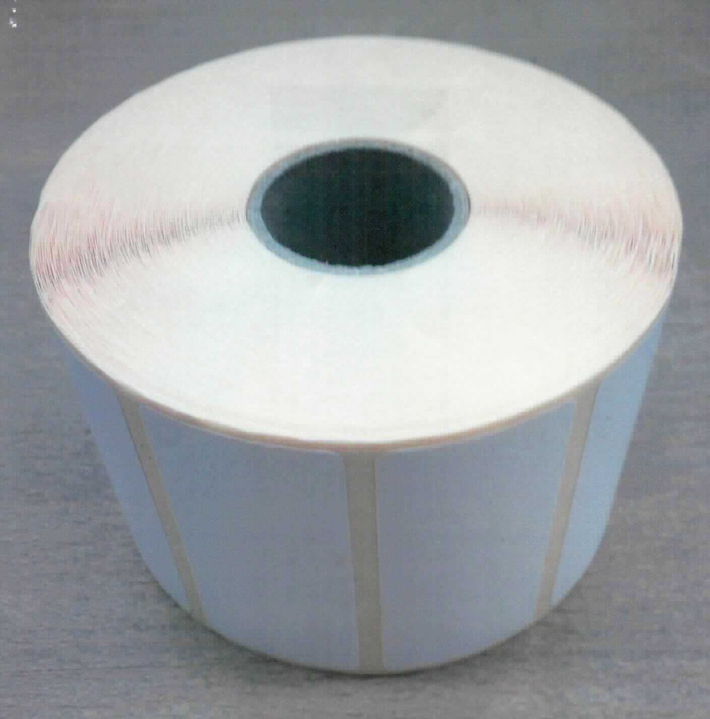 Es handelt sich nach den Angaben der Antragstellerin um etwa 5,1 x 2,5 cm große, rechteckige, unbedruckte Etiketten aus Papier mit abgerundeten Ecken, die rückseitig mit einer Selbstklebeschicht ausgerüstet sind und zum Kennzeichnen von Waren verwendet werden. 1375 selbstklebende Etiketten sind auf einem silikonisierten Trägerpapier aufgebracht und auf eine Papprolle aufgewickelt. 

Abbildung siehe Anlage.

Derartige Waren gehören als "Etiketten aller Art aus Papier, nicht bedruckt, selbstklebend" zum TARIC-Code 
4821 90 10 00.