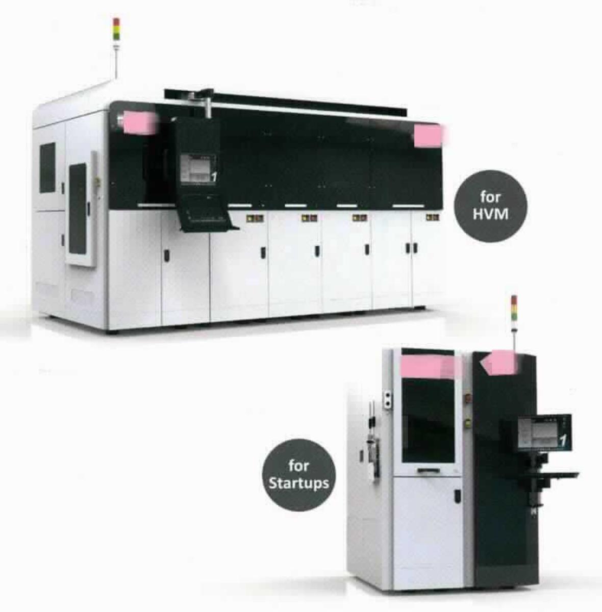 Sog. Maschine für die Herstellung von Halbleiterbauelementen
- aus Sinter-Presssystem mit sog. Pressur-Sintering-Tool, Siiberpaste-Auftragseinheit,
  Heizvorrichtung, Vakuumpumpe und Stromversorgungseinheit, in einem Schrank-
  gehäuse mit Bedienelementen und Versorgungsanschlüssen (Abbildung siehe Anlage),
- zum leitenden Verbinden von Halbleiterchips und Substraten durch Druck und
  Temperatur im Rahmen der Herstellung von Elektronikbauteilen (Silver-Sintering).

"Maschine ausschließlich oder hauptsächlich verwendet zum Zusammenbauen von Halbleiterbauelementen oder elektronischen integrierten Schaltungen, in Anmerkung 9 C) zu Kapitel 84 genannt - sog. Maschine für die Herstellung von Halbleiterbauelementen (Sinter-Presse)"