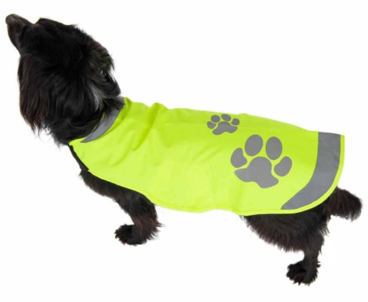 Sattlerware für Tiere, sog. Sicherheitsweste für Hunde, Fotos siehe Anlage,
- Bekleidung für Hunde,
- aus leuchtendgelben (signalfarbenen) Geweben aus Spinnstoffen,
- - mit reflektierenden Aufdrucken in Form von Streifen und stilisierten Pfotenabdrücken,
- im Bauchbereich mit einem Gurtsystem aus Gewirken und einem längen-
  verstellbaren Gewebeband mit Schnappverschlüssen an den Enden,
- mit einer Rückenlänge von ca. 28 cm,
- wird über den Rücken eines Hundes gelegt und mit dem Gurtsystem befestigt,
- dient erkennbar dem Ausstatten von Hunden und damit als Sattlerware für Tiere.

"Sattlerware für Tiere, aus Stoffen aller Art, kein Reitsattel"