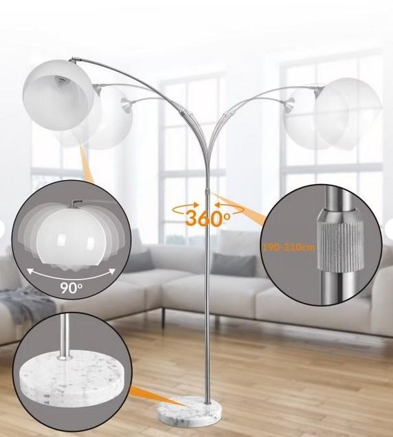 Bei der sog. „Design Bogenlampe 190 - 200 cm verstellbar“ handelt es sich um eine elektrische Stehleuchte, die im Wesentlichen aus einem ca. d: 30 cm x H: 3,5 cm großen Lampenfuß aus Marmor, einem gebogenen, in der Höhe verstellbaren Ständer aus Edelstahl (ca. 190 – 200 cm), einem Lampenkopf mit integrierter E27 Fassung, sowie einem ca. d: 29 cm x H: 24 cm großen Lampenschirm in Form einer Halbkugel aus Kunststoff besteht. Die Leuchte ist mit einem ca. 195 cm langen Kabel und einem Fußschalter (Ein-/Ausschalter) ausgestattet.

Nach dem Umfang und dem äußeren Erscheinungsbild sind alle Materialien (Marmor, Edelstahl und Kunststoff) gleichbedeutend. Im Hinblick auf die Bedeutung für die Verwendung als stabilitätsverleihendes Element bestimmen Marmor und Edelstahl den Charakter des Erzeugnisses.

Die Lampenfassung E27 ist für verschiedene Leuchtmittel geeignet (bspw. Glühlampe, LED).

Die Ware wird zu Beleuchtungszwecken in Innenräumen verwendet.

Hinweise auf Handfertigung liegen nicht vor.

Die Leuchte ist in einem Karton verpackt.

Die Ware ist als „elektrischer Beleuchtungskörper, anderweit weder genannt noch inbegriffen, Stehleuchte, nicht ausschließlich zur Verwendung mit LED-Lichtquellen bestimmt, aus Metall, nicht handgearbeitet“ einzureihen.