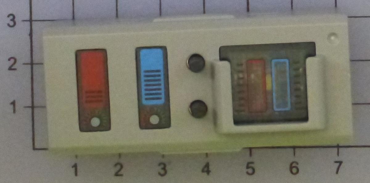 Teil für einen Bausatz für eine Weltraumpolizeistation, sog. "Krankenw.18-Monitorbox, Artikel 30677343"
- in Form einer Nachbildung einer Monitoreinheit eines Krankenwagens zum Überwachen der
  Vitalfunktionen mit LEDs und zwei Bedienknöpfen
- aus Kunststoff gefertigt - lt. Antragsangaben
- rechteckig, in den Abmessungen von ca. 7 x 3 cm
- mit einem Batteriefach an der Rückseite
- mit zwei Rastnasen für den Einbau versehen
- stellt sich als Teil für einen Krankenwagen dar, der überwiegend aus Kunststoff besteht und
  als Bausatz vertrieben wird
- dient der spielerischen Unterhaltung von Kindern und Erwachsenen.

Die Ware ist als "Teil, erkennbar bestimmt für ein anderes als in den Unterpositionen (KN) 9503 0010 bis 9503 0030 erfasstes Modell zur Unterhaltung, Bausatz, aus Kunststoff" einzureihen.