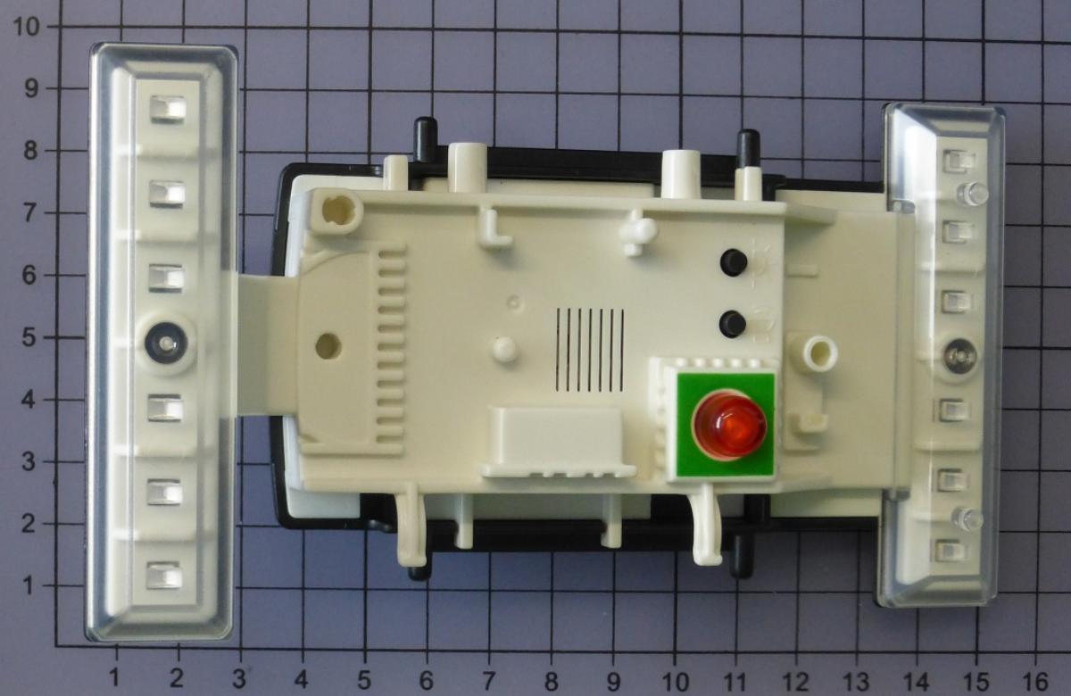 Teil für einen Bausatz aus Kunststoff, sog. "Licht-/Soundmodul 70170"
- überwiegend aus Kunststoff gefertigt
- in den Abmessungen von ca. 15 x 9,5 cm
- batteriebetrieben, mit mehreren LEDs und einem Soundmodul ausgestattet
- stellt sich als Dachaufsatz für das Fahrzeug der Ghostbusters dar, das als Bausatz vertrieben wird
  und überwiegend aus Kunststoff besteht
- dient der spielerischen Unterhaltung von Kindern und Erwachsenen.

Die Ware ist als "Teil, erkennbar ausschließlich für einen Bausatz aus Kunststoff " einzureihen.