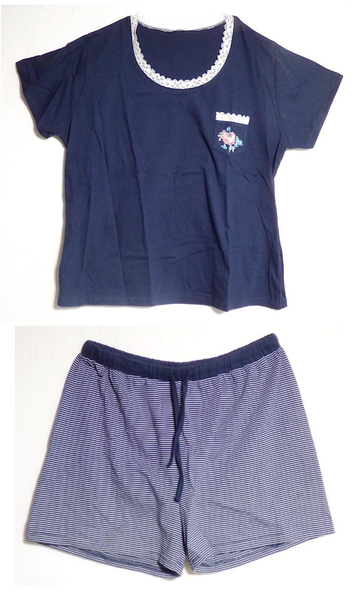T-Shirt und kurze Hose, sog. Damen-Shorty, Art. Eritrea-Big-SY/NS, Größe XXL, Foto siehe Anlage,
- als zweiteilige Zusammenstellung; kein Schlafanzug, da die Kleidungsstücke nach ihren objektiven
  Merkmalen (insbesondere nach Schnitt, Material und Gesamteindruck) unterschiedslos im Bett oder an
  anderen Orten getragen werden können und daher nicht dazu bestimmt sind, ausschließlich oder im
  Wesentlichen als Nachtkleidung getragen zu werden,
- keine Kombination, u. a. weil ein Kleidungsstück der Position 6109 (T-Shirt) nicht als Bestandteil
  einer Kombination zugelassen ist,
- getrennte Einreihung aller Bestandteile, weil die Kleidungsstücke nicht zusammen in eine Position
  eingereiht werden können,
- T-Shirt:
-- aus ca. 0,6 mm dicken (leichten), einfarbigen Gewirken aus laut Antrag 100 % Baumwolle,
-- über die Taille reichend (Rückenlänge: ca. 67 cm),
-- mit einem runden, leicht halsfernen Ausschnitt, mit einer ca. 2 cm breiten Borte aus musterbildend
   durchbrochenen Gewirken (sog. Raschelspitze) verziert,
-- ohne Öffnung und ohne Verschluss,
-- mit kurzen, enganliegenden Ärmeln, 
-- mit einer aufgesetzten, offenen Brusttasche; mit einem Aufdruck und der o. g. Borte verziert,
-- am unteren Rand und an den Ärmelenden durch Umschlagen und Festnähen gesäumt.

"T-Shirt, aus Gewirken, aus Baumwolle"