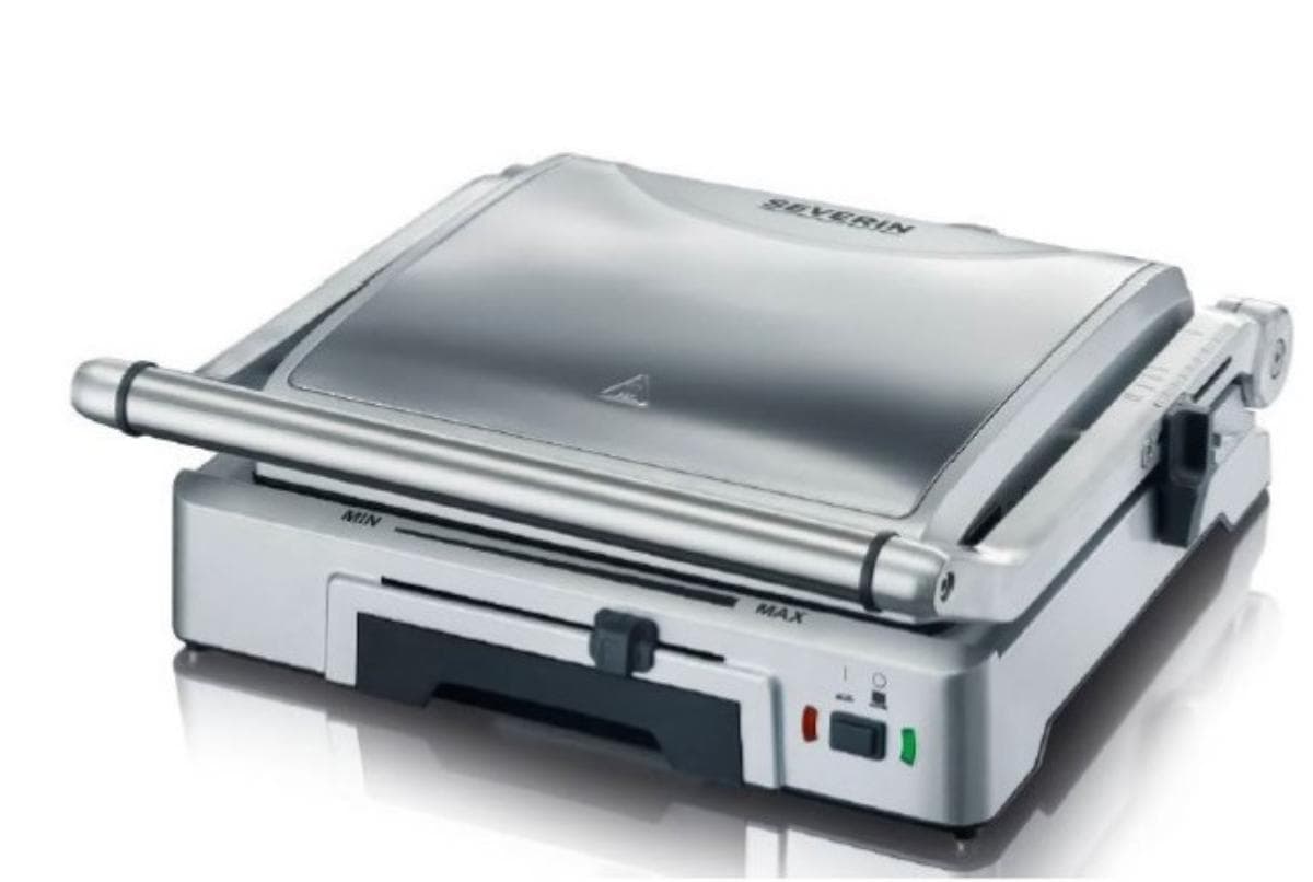 Kontaktgrill
- aus einem aufklappbaren Gehäuse mit wärmeisoliertem Griff und je einer oberen und
  einer unteren elektrisch beheizbaren, antihaftbeschichteten Grillplatte, Fettauffangschale,
  Temperaturregler und Kontrollleuchte (Abmessungen ca. 27,0 x 24,0 cm), für eine
  Leistung von 1800 Watt,
- zur Verwendung im Haushalt zum Grillen und Überbacken von Speisen bestimmt,
- zusammen mit Beipack (auswechselbares Grillplattenpaar) in einer gemeinsamen
  Verkaufsumschließung.
Der Kontaktgrill bestimmt den Charakter des Ganzen.

"Elektrowärmegerät für den Haushalt, anderes Elektrowärmegerät als in den Unterpositionen
 8516 50 00 bis 8516 60 50 genannt, Grill- und Bratgerät - Kontaktgrill in Warenzusammen-
 stellung in Aufmachung für den Einzelverkauf mit nicht charakterbestimmendem Beipack"