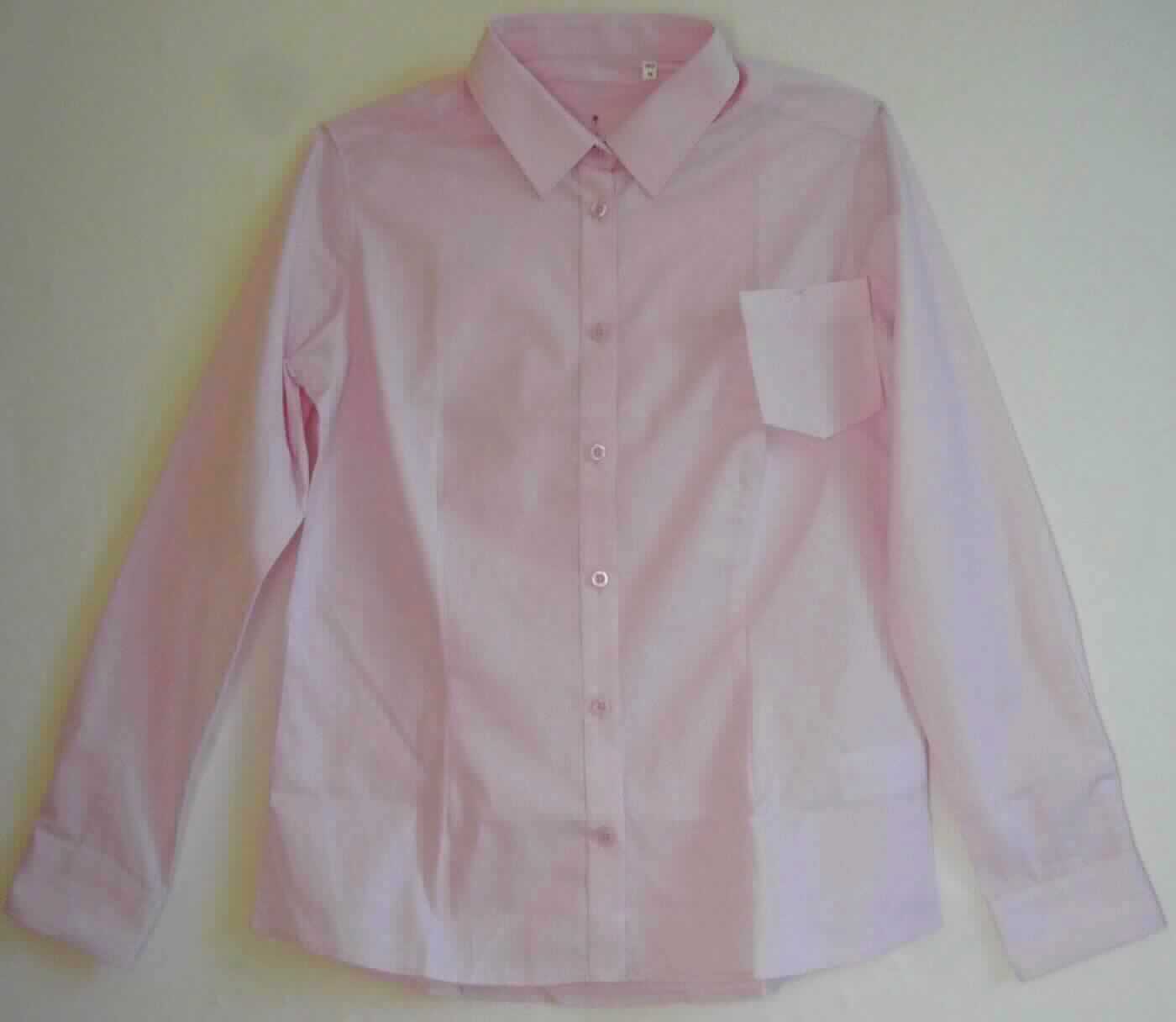 Hemdbluse, sog. Womens Oxford Shirt, Art. 6915, Größe M, Foto siehe Anlage,
- in einem Polybeutel verpackt,
- aus ca. 0,2 mm dicken, einfarbigen Geweben aus laut Antrag 60 % Baumwolle und 40 % Polyester
  (synthetische Chemiefasern), 
- über die Taille reichend (Rückenlänge: ca. 68 cm),
- mit Umlegekragen,
- vorn mit einer durchgehenden Öffnung mit Knopfverschluss von rechts über links (Frauenkleidung),
- mit langen Ärmeln mit manschettenartigen Abschlüssen,
- mit einer aufgesetzten Brusttasche, die jedoch zum Zeitpunkt der Einfuhr noch nicht aufgenäht ist, sondern
  als Zuschnitt in einem Polybeutel verpackt zusammen mit der Hemdbluse eingeführt wird,
- am unteren Rand durch Umschlagen und Festnähen gesäumt,
- den Hemden für Männer entsprechend zugeschnitten.

"Hemdbluse, aus Geweben, für Frauen, aus Baumwolle, nicht nach dem Batik-Verfahren handbedruckt"