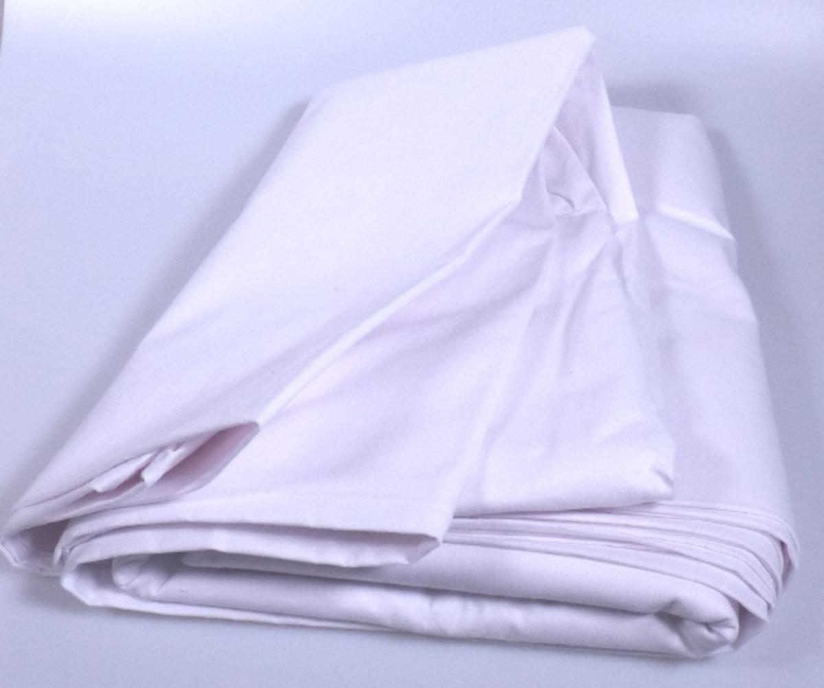 Bettwäsche, sog. Bettlaken, Foto siehe Anlage,
- in einem Polybeutel verpackt,
- rechteckig, in den Abmesssungen von laut Antrag 240 cm x 290 cm,
- aus ca. 0,3 mm dicken, einfarbigen Geweben aus laut Antrag 100 % Baumwolle,
- an allen Seiten durch Umschlagen und Festnähen gesäumt (somit konfektioniert),
- wird üblicherweise gewaschen und kennzeichnet sich insbesondere nach dem
  Verwendungszweck als Bettwäsche.

"Bettwäsche, aus Spinnstoffen, aus Geweben, nicht bedruckt, aus Baumwolle"