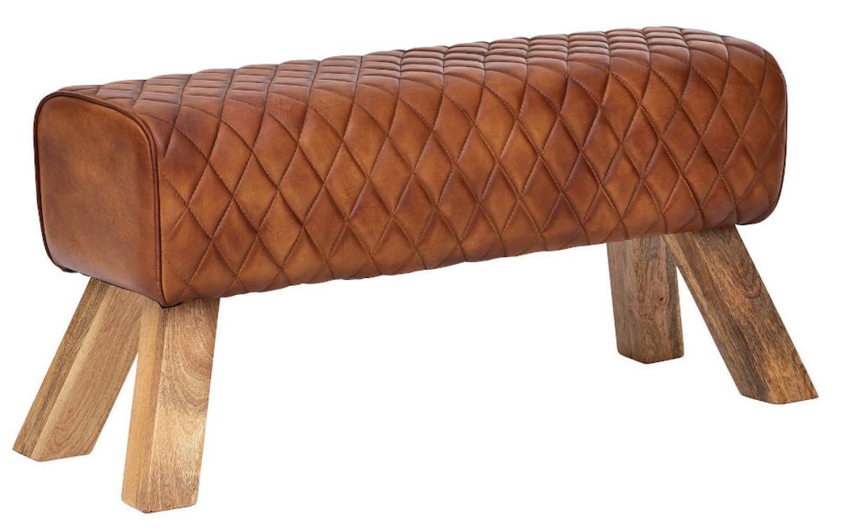 Bei der sog. "WOHNLING Turnbock Sitzbank“ handelt es sich um ein ca. 89 x 35 x 46 cm (B x T x H) großes Sitzmöbel mit einem Gestell aus vier Beinen (Mangoholz) sowie einer gepolsterten Sitzfläche, die mit braunem Ziegenleder und einem Rautenmuster überzogen ist.

Die auf den Boden zu stellende Ware ist als "anderes als in der Position 9402 genanntes Sitzmöbel, nicht von den Unterpositionen (HS) 9401 10 bis 9401 59 erfasst, mit einem Gestell aus Holz, gepolstert" einzureihen.