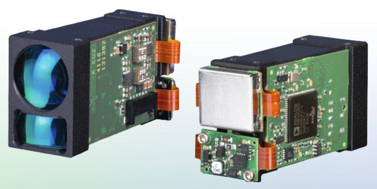 Sogenanntes Laser-Entfernungsmessgerät, im Wesentlichen bestehend aus einem quaderförmigen Körper [je nach Ausführung H x B x T: 39 x 28 x 49 (DMM-1025-1/-1M) oder 28 x 19 x 49 (DMM-1016) mm];  mit einem Laser, einer Diode zum Anvisieren des zu messenden Objektes, einer Messelektronik und einem USB 2DMM Verbindungskabel (siehe Bild in der Anlage). Das Gerät arbeitet mit einem Laser mit einer Wellenlänge von 905 nm. Der Laserstrahl wird auf ein bestimmtes Objekt geworfen; aus der Zeit zwischen Aussendung des Strahls und Detektion der Reflexion vom Objekt wird die vom Laser zurückgelegte Strecke berechnet.

Das Gerät dient der Messung von Entfernungen von 20 bis zu 3000 m  (je nach Ausführung).

Die Ware wird als „Entfernungsmesser“ eingereiht.