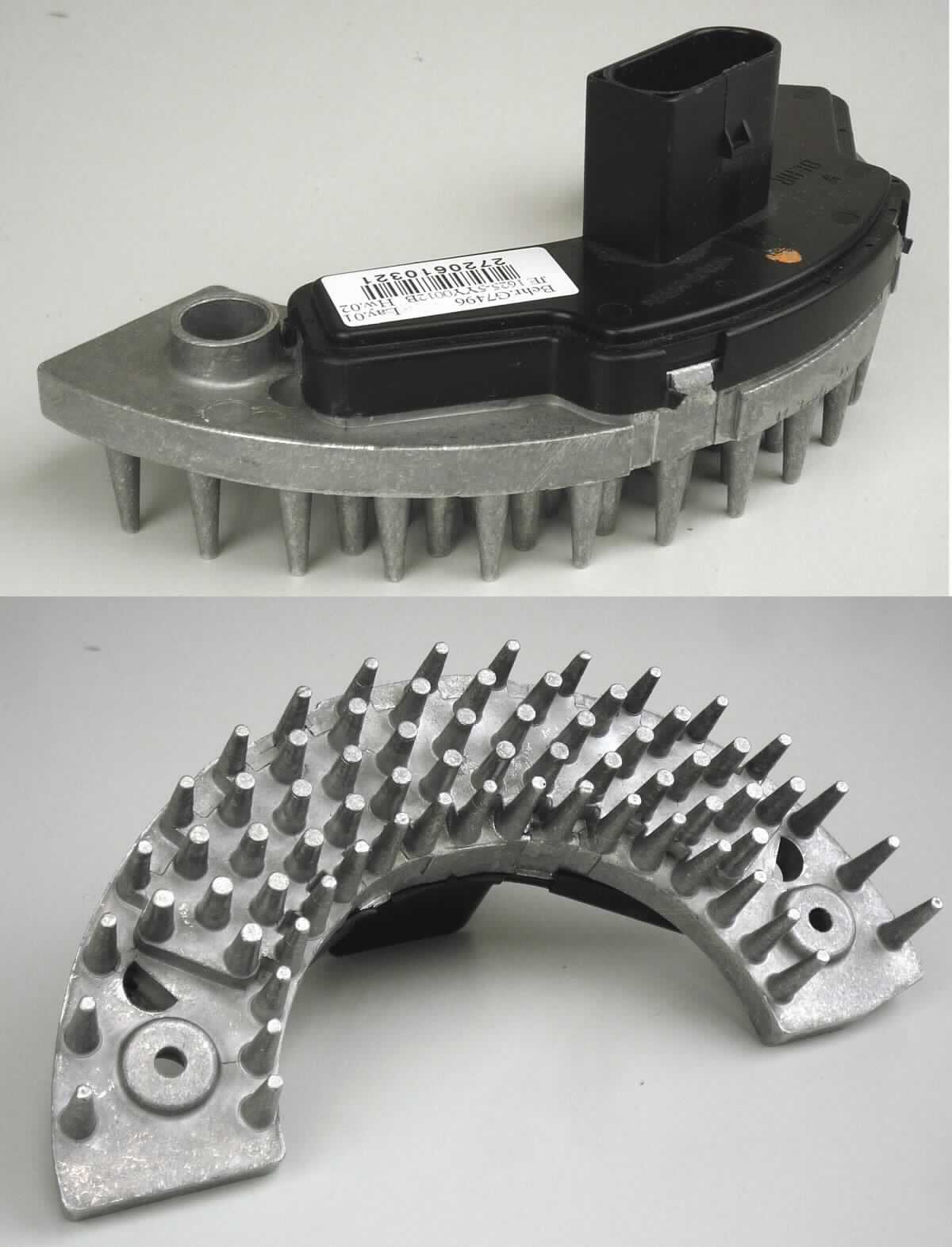 Unvollständiger Gebläseregler, im Wesentlichen bestehend aus einem Gehäuse mit einer mit aktiven und passiven Bauelementen bestückten Leiterplatte, einem vierpoligen Anschlussstecker sowie einem Kühlkörper aus Aluminium (siehe Abbildung in der Anlage). Das Gerät regelt stufenlos die Drehzahl eines Gebläsemotors der Innenraumbelüftung von Personenkraftwagen nach vorgegebenen Sollwerten für die Belüftungsstärke im Fahrzeuginnenraum in Abhängigkeit der von externen Sensoren (nicht Gegenstand dieser vZTA-Entscheidung) ermittelten Istwerte für z.B. Temperatur, Sonneneinstrahlung oder Geschwindigkeit.
Die Ware wird als "Gerät zum Regeln, anderes von den Unterpositionen (TARIC) 9032 1020 10 bis 9032 8900 50 erfasst" eingereiht.
