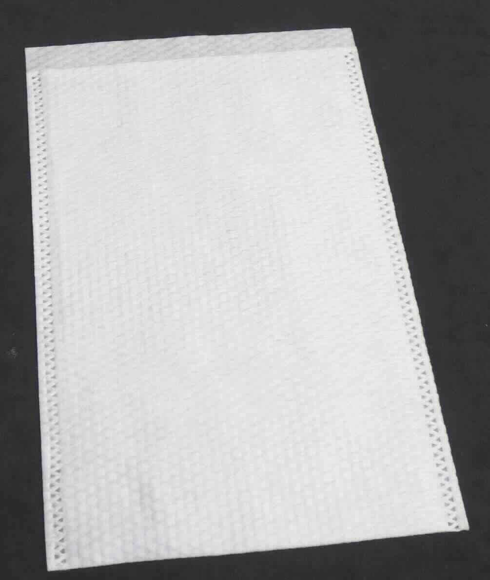 Waschhandschuhe, sog. Spunlace-Waschhandschuhe, Art. 113794-00, Foto siehe Anlage,
- laut Antrag 50 Stück in einem Polybeutel verpackt,
- in nahezu rechteckiger Form; laut Antrag mit den Abmessungen (L x B): 23 cm x 15 cm,
- aus ca. 0,6 mm dicken, einfarbigen Vliesstoffen der Position 5603 aus laut Antrag Chemiefasern, 
- an einer Schmalseite offen, an der anderen umgeschlagen und an beiden Längsseiten zusammengeschweißt
  (somit konfektioniert),
- wird zur Körperpflege verwendet.

"Wäsche zur Körperpflege (Waschhandschuhe), aus Spinnstoffen, aus Chemiefasern, aus Vliesstoffen"