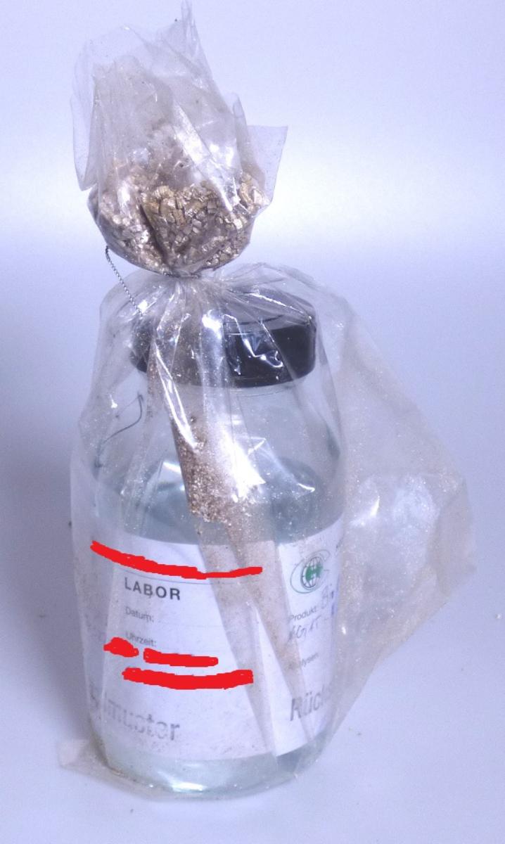 Ethylalkohol, unvergällt.

Antragsangaben (als zutreffend unterstellt): Bioethanol, hergestellt durch Fermentation von Rückständen der Zuckerrübenverarbeitung, ohne Zusatz von Vergällungsmitteln; Ethanolgehalt (einschließlich Gehalt an höheren Alkoholen; EN 15721): 99,8 %vol. Die Ware soll als Blendkomponente bei der Herstellung von Ottokraftstoffen eingesetzt werden.

Beschaffenheit des vorgelegten Warenmusters: farblose, klare Flüssigkeit; Geruch: alkoholisch, mit Fuselölnote.

Ethylalkohol mit einem Alkoholgehalt von 80 %vol oder mehr, unvergällt.
