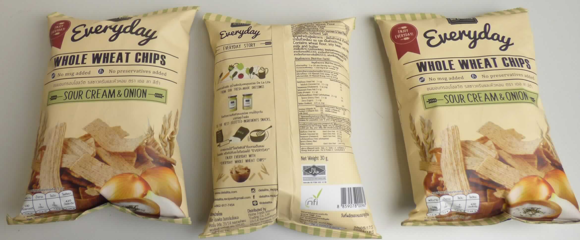 Vollkornchips mit Saure Sahne- und Zwiebelgeschmack

Beschreibung des vorgelegten Warenmusters:
Hellbraunes, rechteckiges, leicht gebogenes, in Längsrichtung gerilltes, chipsähnliches Knabbergebäck (ca. 
6,4 cm lang, 2,2 cm breit und 0,2 cm dick), mit dunkelbraunen Partikeln durchsetzt, nach Warenbeschaffen-
heit durch Extrusion hergestellt; Geschmack nach knusprigem Weizenvollkorngebäck mit gerösteten Zwiebeln 
und saurer Sahne, nicht süß; original verpackt in beigefarbenem Schlauchfolienbeutel mit Abbildung eines 
Serviervorschlages und thailändischen Schriftzeichen, der englischsprachige Aufdruck enthält Angaben zum 
Erzeugnis ("Whole Wheat Chips"), zum Nettoinhalt (30 g), zu den Zutaten und zum Nährwert (siehe jeweils 
Feld 8).

Stärke/Glucose*: 50 bis weniger als 75 GHT
Saccharose/Invertzucker/Isoglucose*: 0 bis weniger als 5 GHT
Milchfett*: 0 bis weniger als 1,5 GHT
Milchprotein*: weniger als 2,5 GHT
*: abgeleitet aus den Antragsangaben und dem vorgelegten Analysenbericht 

Backware, extrudiertes Erzeugnis, gesalzen oder aromatisiert.