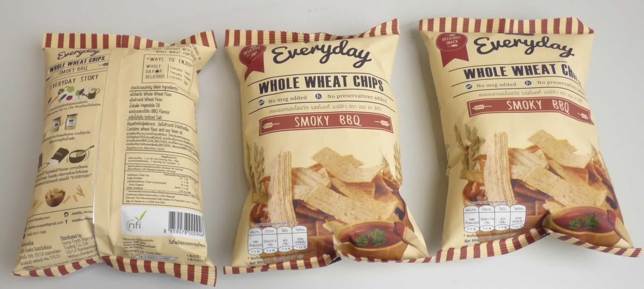 Vollkornchips mit Barbecuegeschmack

Beschreibung des vorgelegten Warenmusters:
Hellbraunes, rechteckiges, leicht gebogenes, in Längsrichtung gerilltes, chipsähnliches Knabbergebäck (ca. 6 cm 
lang, 2,4 cm breit und 0,2 cm dick), mit dunkelbraunen Partikeln durchsetzt, nach Warenbeschaffenheit durch 
Extrusion hergestellt; Geschmack nach knusprigem Weizenvollkorngebäck, würzig-scharf, u. a. nach Rauch- 
und Grillaroma, nicht süß; original verpackt in beigefarbenem Schlauchfolienbeutel mit Abbildung eines Servier-
vorschlages und thailändischen Schriftzeichen, der englischsprachige Aufdruck enthält Angaben zum Erzeugnis 
("Whole Wheat Chips"), zum Nettoinhalt (30 g), zu den Zutaten und zum Nährwert (siehe jeweils Feld 8).

Stärke/Glucose*: 50 bis weniger als 75 GHT
Saccharose/Invertzucker/Isoglucose*: 0 bis weniger als 5 GHT
Milchfett*: 0 bis weniger als 1,5 GHT
Milchprotein*: weniger als 2,5 GHT
*: abgeleitet aus der Zutatenliste und den Nährwertangaben

Backware, extrudiertes Erzeugnis, gesalzen oder aromatisiert.