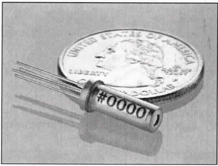 Sog. Diodenlaser IPS-L2KXXXS5XXX, Laserdiodenmodul in verschiedenen Ausführungen, im Wesentlichen bestehend aus jeweils einer Laserdiode und einem Thermistor in einem gemeinsamen Gehäuse mit vier Anschlüssen (zur äußeren Form siehe Abbildung in der Anlage).
Die Ware erzeugt einen Laserstrahl für meterologische, mikroskopische, spektroskopische und andere Anwendungen. Die Wellenlänge beträgt 633 bis 1064 nm (je nach Ausführung).

Die Ware wird eingereiht als "Laser, ausgenommen Laserdioden" eingereiht