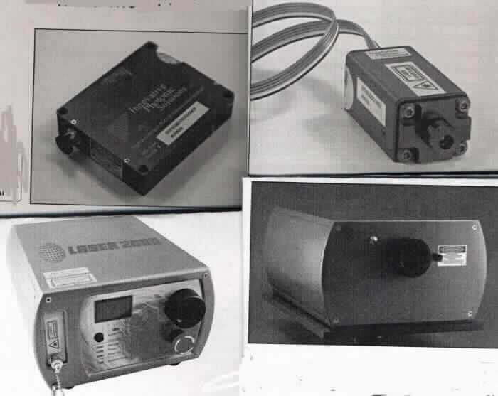 Sog. Diodenlaser, im Wesentlichen bestehend aus einem quaderförmigen Gehäuse aus unedlem Metall aufgrund diverser Ausführungen mit unterschiedlichen Abmessungen und Gewichten (äußere Form: siehe exemplarische Abbildung in der Anlage).
Die Ware ist mit unterschiedlichen Anschlüssen (z. B. Molex), teilweise mit Anschlusskabeln und Status-LEDs ausgestattet. Es werden modellabhängig Wellenlängen von 405 bis 1064 nm in einer sehr schmalen Bandbreite genutzt.
Die Ware wird im Bereich der Messtechnik (u. a. für hochauflösende Raman-Spektroskopie, konfokale Mikroskopie und Interferometrie-Anwendungen) eingesetzt.
Die Ware wird als "Laser, andere als Laserdioden" eingereiht.