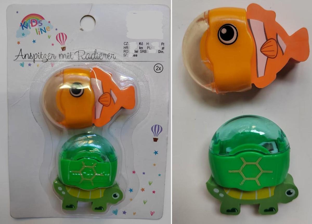 "Anspitzer mit Radiergummi"
aus verschiedenen Bestandteilen zusammengesetzte Ware, im Wesentlichen
bestehend aus

- einem spezifisch geformten, abnehmbaren Radiergummi aus Kunststoff (TPR)
  der Position 3926

- einem Bleistiftspitzer - charakterbestimmend - mit einer auswechselbaren,
  geschliffenen Klinge (arbeitender Teil) aus unedlem Metall (Stahl) in einem
  spezifisch geformten Kunststoffgehäuse, welches gleichzeitig als
  Sammelbehältnis mit Deckel dient, der Position 8214

- beide Bestandteile stellen zusammen stilisierte Tiere (zum Beispiel Wal,
  Schildkröte, Fisch oder Tintenfisch) dar

- je zwei verschieden geformte Anspitzer mit Radierer auf einer Pappunterlage
  aufgeblistert

Zwischen Anspitzer und Radierer kann ein charakterbestimmender Bestandteil
nicht ermittelt werden.
Daher erfolgt die Einreihung in die, von den gleichermaßen in Betracht kommenden
Positionen, in die zuletzt genannte Position, hier Position 8214.

 
Beispielhafte Abbildung siehe Anlage.

 
Derartige Erzeugnisse gehören als "andere Schneidwaren (Bleistiftspitzer), mit
Klinge aus unedlem Metall" zum TARIC-Code 8214 1000 00.