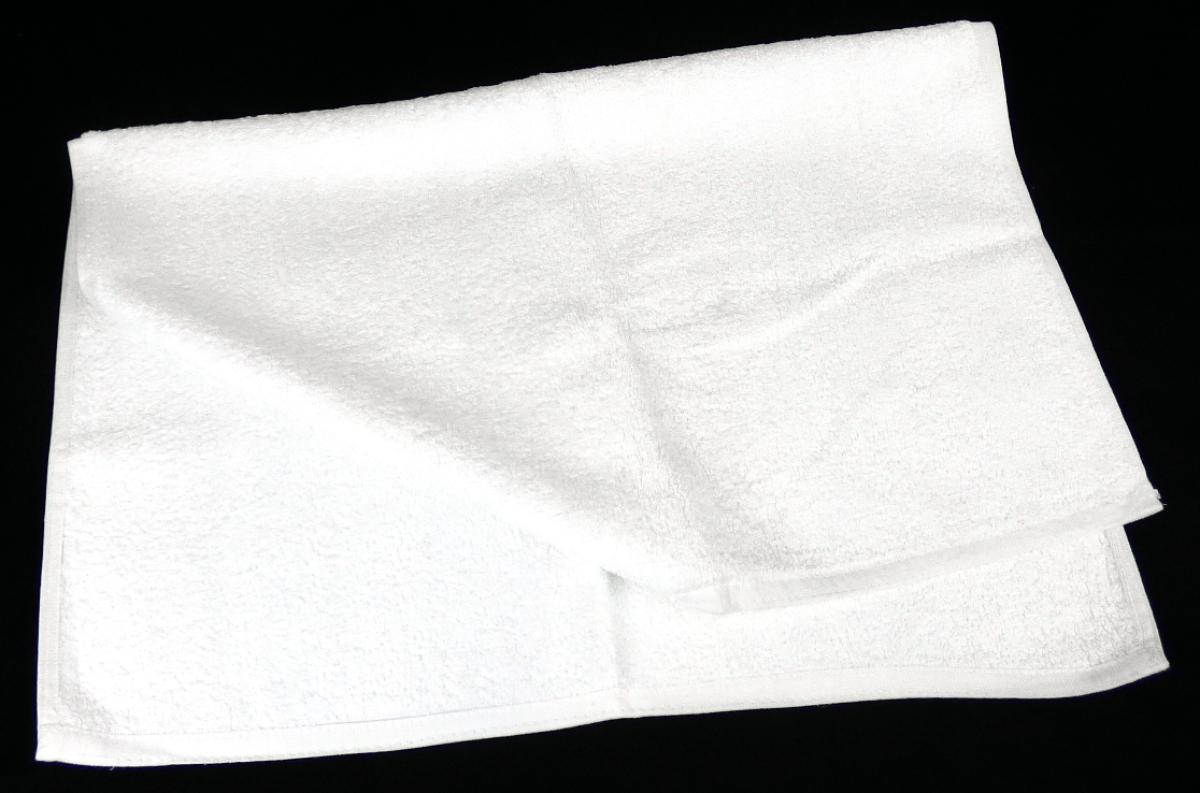Fußbodenbelag, sog. Badematte, Foto siehe Anlage,
- laut Antrag:
-- rechteckig, mit den Abmessungen von 50 cm x 70 cm,
-- aus einem ca. 2,7 mm dicken, einfarbigen Schlingengewebe nach Art der Frottiergewebe aus
   100 % Baumwolle,
-- an allen Rändern durch Umschlagen und Festnähen gesäumt (somit konfektioniert),
-- wird als Vorleger vor die Badewanne oder Dusche gelegt,
- kennzeichnet sich durch seine Festigkeit, Dicke und Steifheit als Fußbodenbelag.

"Fußbodenbelag, aus Spinnstoffen, gewebt, weder getuftet noch beflockt, konfektioniert, kein Kelim,
 Sumak, Karamanie und ähnlicher handgewebter Teppich, kein Fußbodenbelag aus Kokosfasern, mit
 Flor, aus Baumwolle"