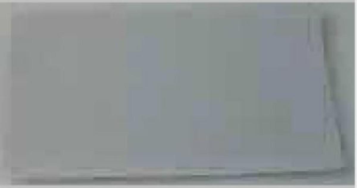 Angaben des Antragstellers:
Wärmeleitfolie SB-VO
Die SB-VO Type ist der Grundtyp, alle anderen SB-VO Typen bauen auf diesen Grundtyp auf. Die SB-VO Typen unterscheiden sich durch ihre Farbe und den Anteil des Füllstoffes.
Die Ware liegt in Form von Platten vor (Standardplatte im Format 305 x 305 mm).

Untersuchungsergebnis an einem Warenmuster (aus vZTA DEBTI-63091/17-1):
Einseitig dunkelrosafarbene und auf der anderen Seite graue, haftende sowie mit einer transparenten Kunststoffschutzfolie versehene, elastische, gummiartige Folie aus Silikon (Dicke: ca. 440 µm) mit einem vollständig eingebetteten Gewebe aus Glasfasern.

Befund:
Andere Folien aus Kondensationspolymerisationserzeugnissen der Unterposition (KN) 3921 9055