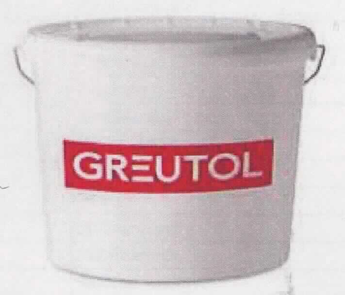 Angaben:
GREUTOL Deckputz innen 2,0 mm; organisch gebundener Deckputz innen mit Rillenstruktur; Bindemittelbasis: Copolymerisat-Dispersion.

Warenbeschaffenheit:
Weiße, pastöse Masse mit erkennbarem Feststoffanteil, verpackt in einer Musterdose.

Befund:
Nicht feuerfeste Verputzmassen für Fassaden, Innenwände, Fußböden, Decken und dergleichen