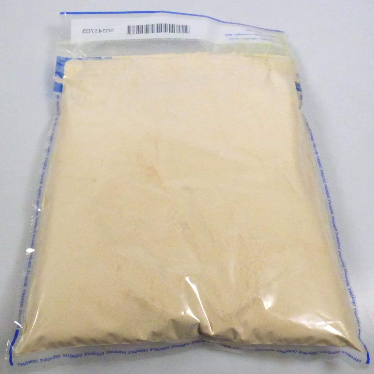 Nach den Angaben der Antragstellerin und der vorgelegten Warenprobe handelt es sich um ein beigefarbenes, feines Pulver von Wurzeln der Art Withania somnifera (Ashwagandhapulver), ohne weitere Zusätze.
Wurzeln von Pflanzen der Art Withania somnifera (Schlafbeere) werden nach den Angaben in der Fachliteratur hauptsächlich zu Zwecken der Medizin und nicht als Haustee im Sinne von Tee-Ersatz verwendet.

Das Pulver ist in unterschiedlichen Portionsgrößen (Inhalt 200 bis 2000 g) erhältlich und luftdicht in Kunststoffbeuteln verpackt.

Zolltarifrechtlich handelt es sich um "Pflanzenteile der hauptsächlich zu Zwecken der Medizin verwendeten Art, getrocknet, andere als in den TARIC-Codes 1211 2000 00 bis 1211 9086 90 genannt".