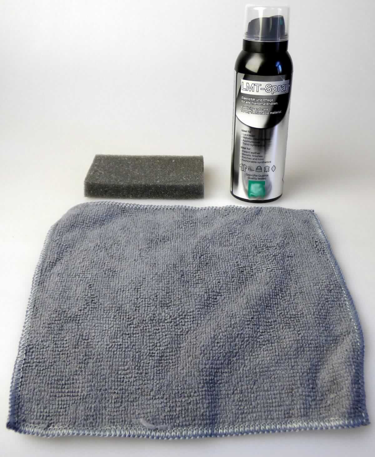 Angaben:
Schuhpflege; Warenzusammenstellung in Aufmachung für den Einzelverkauf zur Pflege von Schuhen und Handtaschen, bestehend aus einem LMT-Spray, einem Schwamm aus geschäumten Kunststoff sowie einem Mikrofasertuch in einer Plastikverpackung; Elastizität und Pflege für alle Trendmaterialien; zum Auftragen mit dem Mikrofasertuch und anschließendem Auspolieren.

Warenbeschaffenheit:
Warenzusammenstellung bestehend aus einem LMT-Spray (weißer Sprühschaum in einer etikettierten 125ml-Spraydose), einem grauen Schwamm (Abmessungen (BxHxT) ca. 10 x 6,5 x 1,5 cm) und einem grauen Mikrofasertuch (Abmessungen ca. 20 x 20 cm), gemeinsam verpackt in einer bedruckten Blisterverpackung.

Befund: 
Schuhcreme und ähnliche Schuh- oder Lederpflegemittel.

Für den Einzelverkauf aufgemachte Warenzusammenstellung aus einem Pflegeschaum (LMT-Spray), einem Schwamm und einem Mikrofasertuch, bei der im Hinblick auf die Verwendung der Pflegeschaum (LMT-Spray) gegenüber dem Schwamm und dem Mikrofasertuch als charakterbestimmend anzusehen ist.
