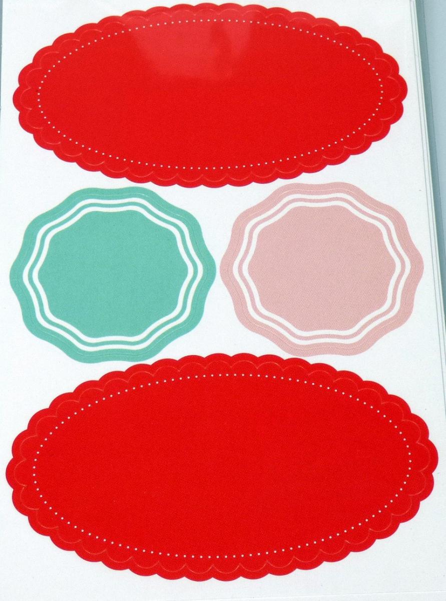 Es handelt sich um drei etwa 8,0 x 12,5 cm große Zuschnitte aus Papier, mit vorgestanzten, zum Herauslösen bestimmten, unregelmäßig zugeschnittenen Etiketten (maximale Abmessungen: 7,3 x 4,0 cm und 3,5 x 3,3 cm). Die Etiketten sind vorderseitig oberflächengefärbt und mit dekorativen Textrahmen bedruckt. Die Zuschnitte sind auf der Rückseite mit einer Selbstklebeschicht versehen und jeweils auf ein Trägerpapier aufgebracht. Die Etiketten sollen nach einer Beschriftung der Kennzeichnung von Waren (z. B. Einmachgläser) dienen.
Die Zuschnitte sind gemeinsam mit einem Papiereinleger mit Eurolochung in einem wiederverschließbaren Kunststofffolienbeutel verpackt.

Abbildung siehe Anlage.

Derartige Waren gehören als "Etiketten aller Art aus Papier, bedruckt, selbstklebend" zum TARIC-Code 4821 10 10 00.
