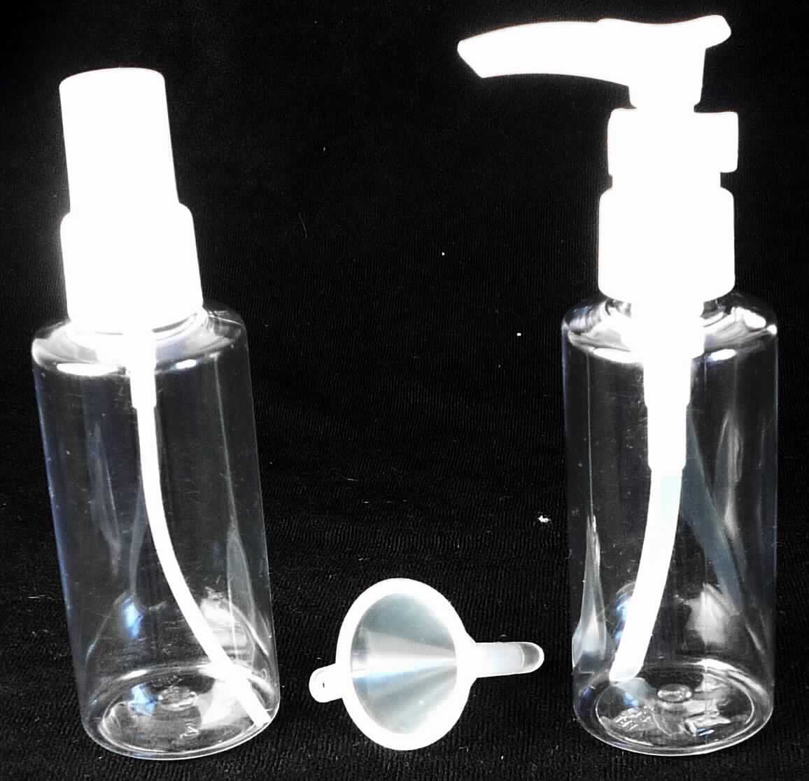 Bei der als Reiseflasche mit Etui aus PVC (Art. 180061) bezeichneten Ware handelt es sich um eine Reisezusammenstellung, bestehend aus
-	einer Pumpensprühflasche aus Kunststoff
-	einer Spenderflasche mit Kolbenpumpe aus Kunststoff und
-	einem kleinen Trichter ebenfalls aus Kunststoff.

Die Flaschen weisen ein Fassungsvermögen von 100 ml auf. Sie sind dazu bestimmt und geeignet, auf einer Flugreise im Handgepäck die Mitnahme von Körperpflegemitteln in der zulässigen Menge zu ermöglichen.

Die drei Artikel sind zusammen in einer transparenten Kunststofftasche mit
Zipper-Verschluss enthalten.

Diese Ware ist als "Reisezusammenstellung zur Körperpflege" einzureihen.