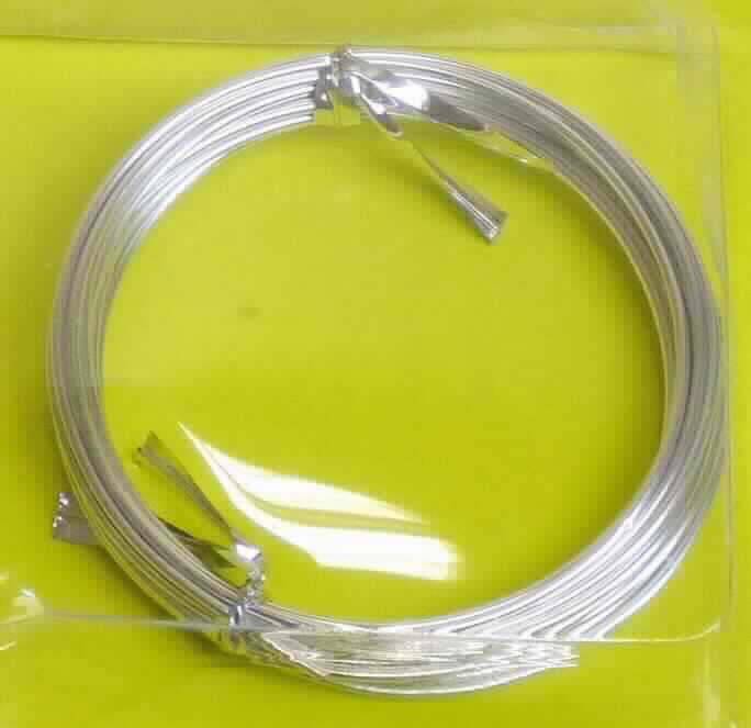 Draht aus Aluminium

Bei der Ware handelt es sich um einen Draht, den Angaben nach aus nicht legiertem Aluminium. Er hat einen Durchmesser von 1 mm. Er wird in Längen zu 2 m gehandelt und ist in Blister-Verpackungen für den Einzelverkauf aufgemacht.

Die Ware wird nach ihrer stofflichen Beschaffenheit als Draht aus Aluminium, aus nicht legiertem Aluminium, anderer, in die Codenummer 7605 1900 90 0 des Zolltarifs eingereiht.